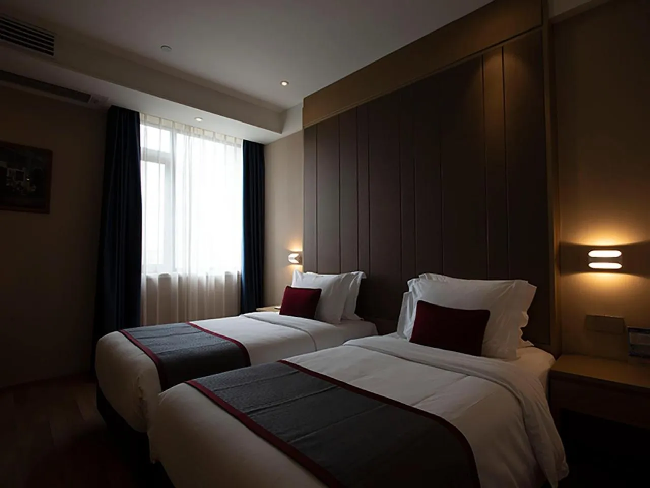 Bed in SHANGHAI-DECO Hotel-Free shuttle bus from Pudong Airport and Disneyland