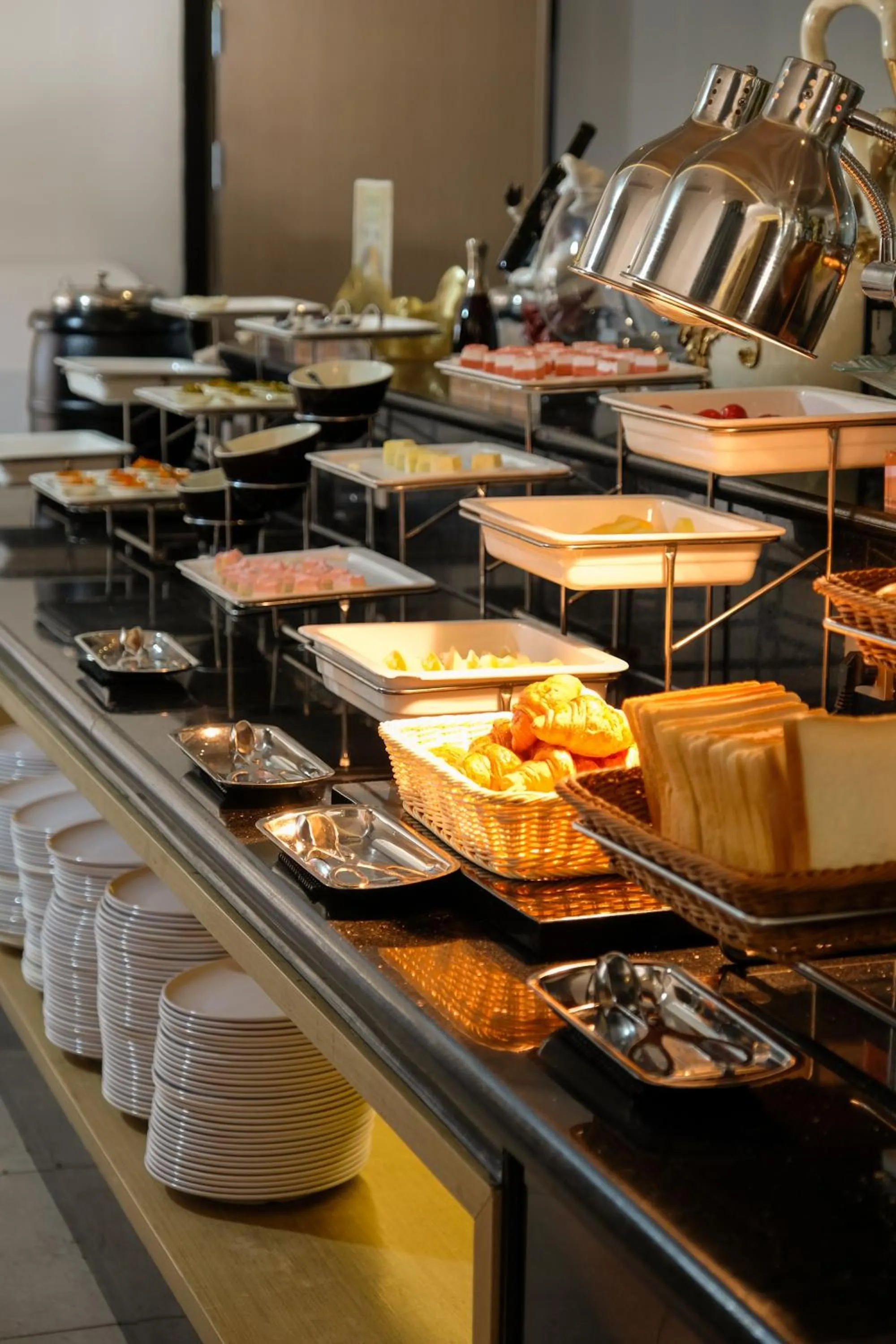 Restaurant/places to eat in SHANGHAI-DECO Hotel-Free shuttle bus from Pudong Airport and Disneyland