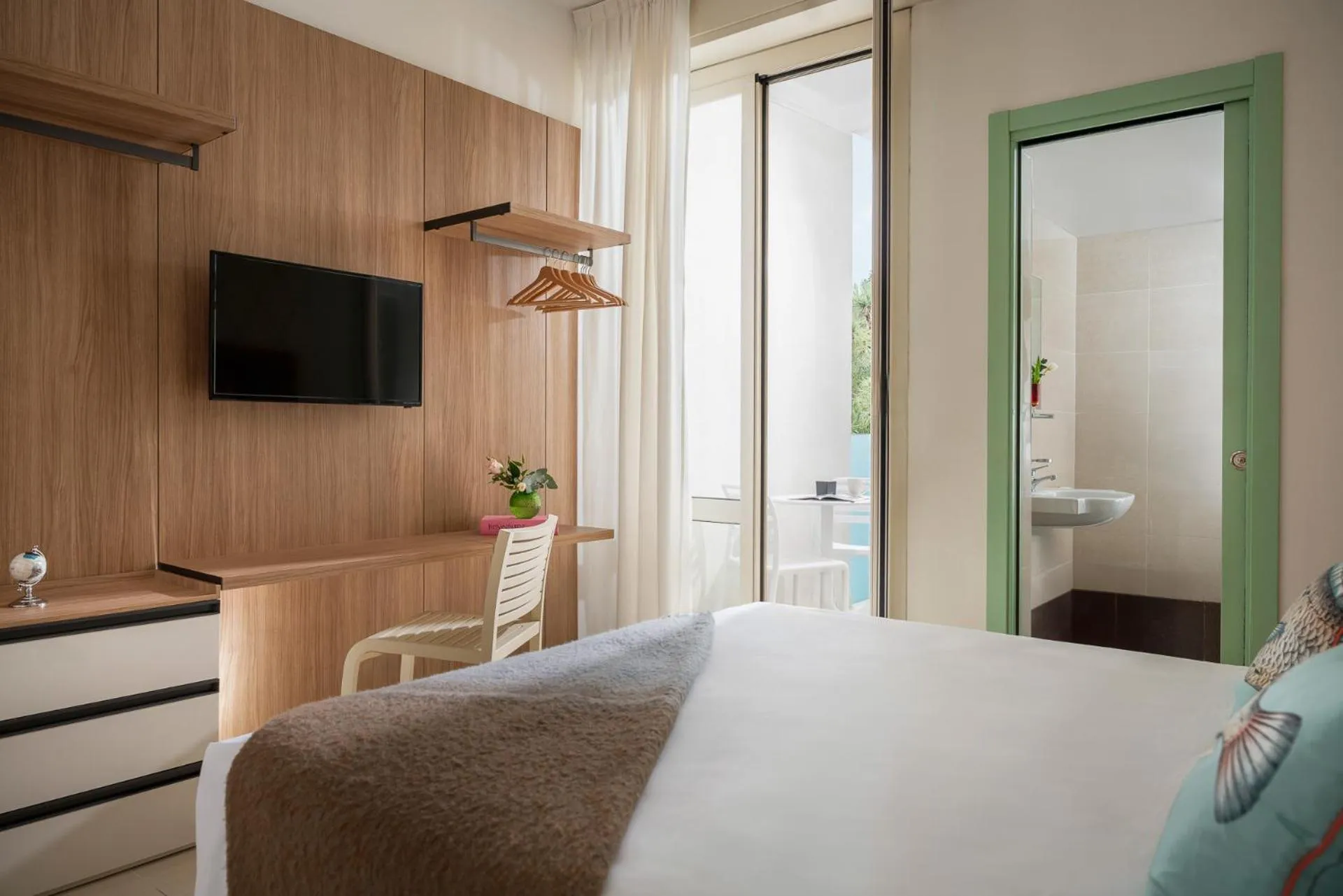 Bed in Hotel Calypso- Rimini Marina Centro