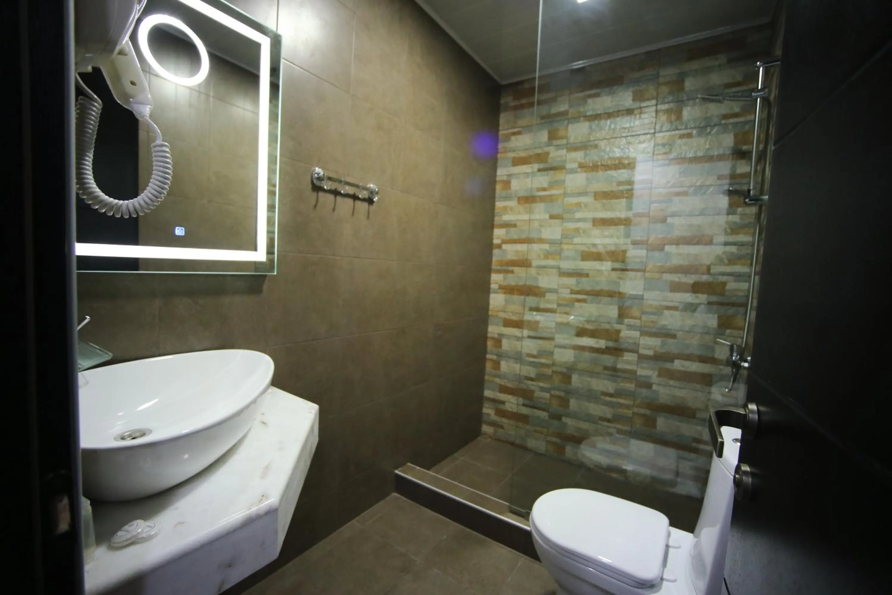 Toilet in West Tower Hotel