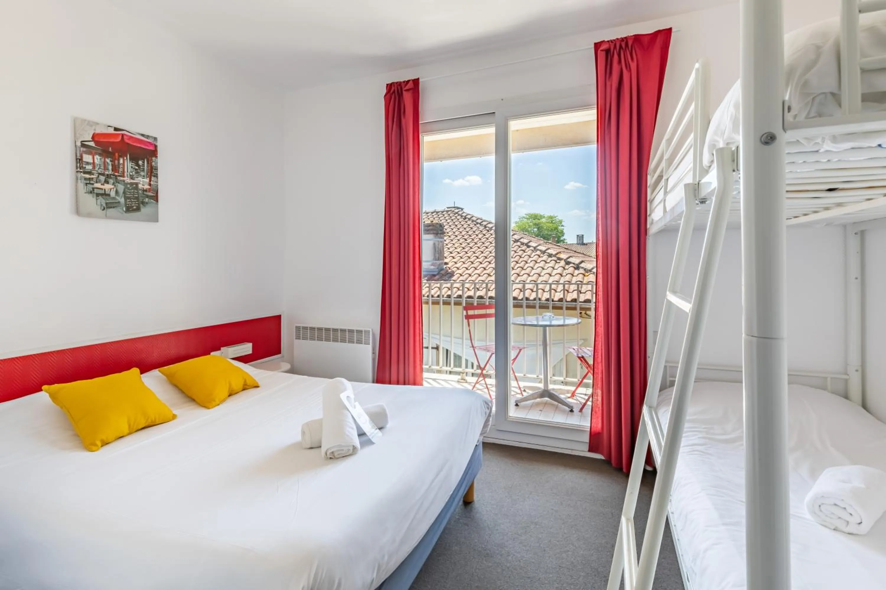 Bed in Hotel Les Vieux Acacias