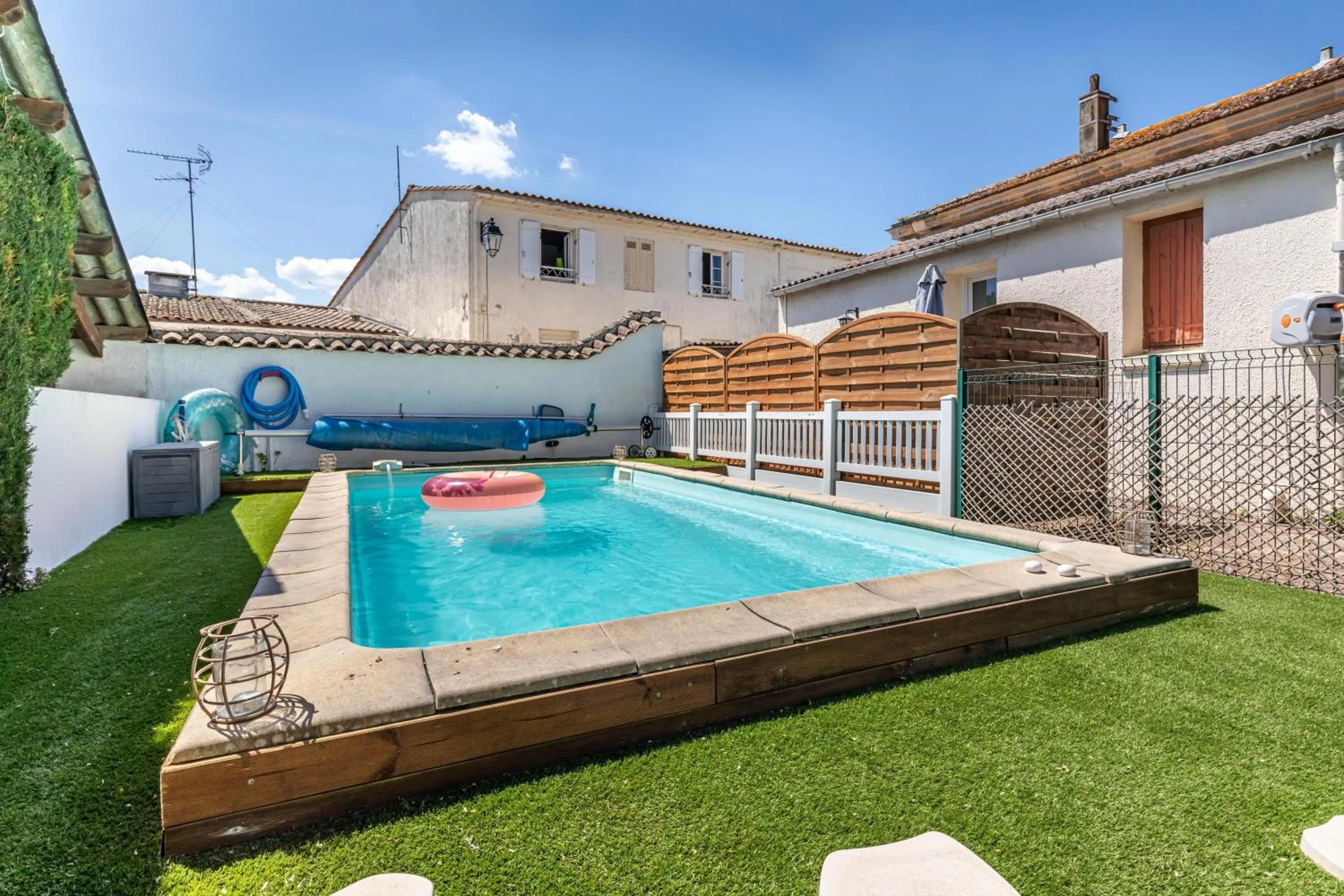 Swimming pool in Hotel Les Vieux Acacias