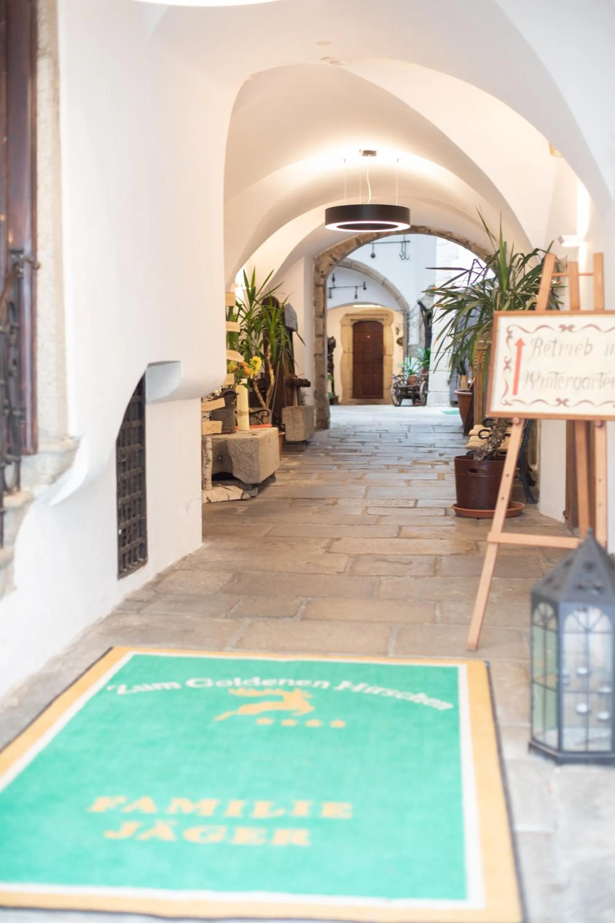 Facade/entrance in Hotel Zum Goldenen Hirschen