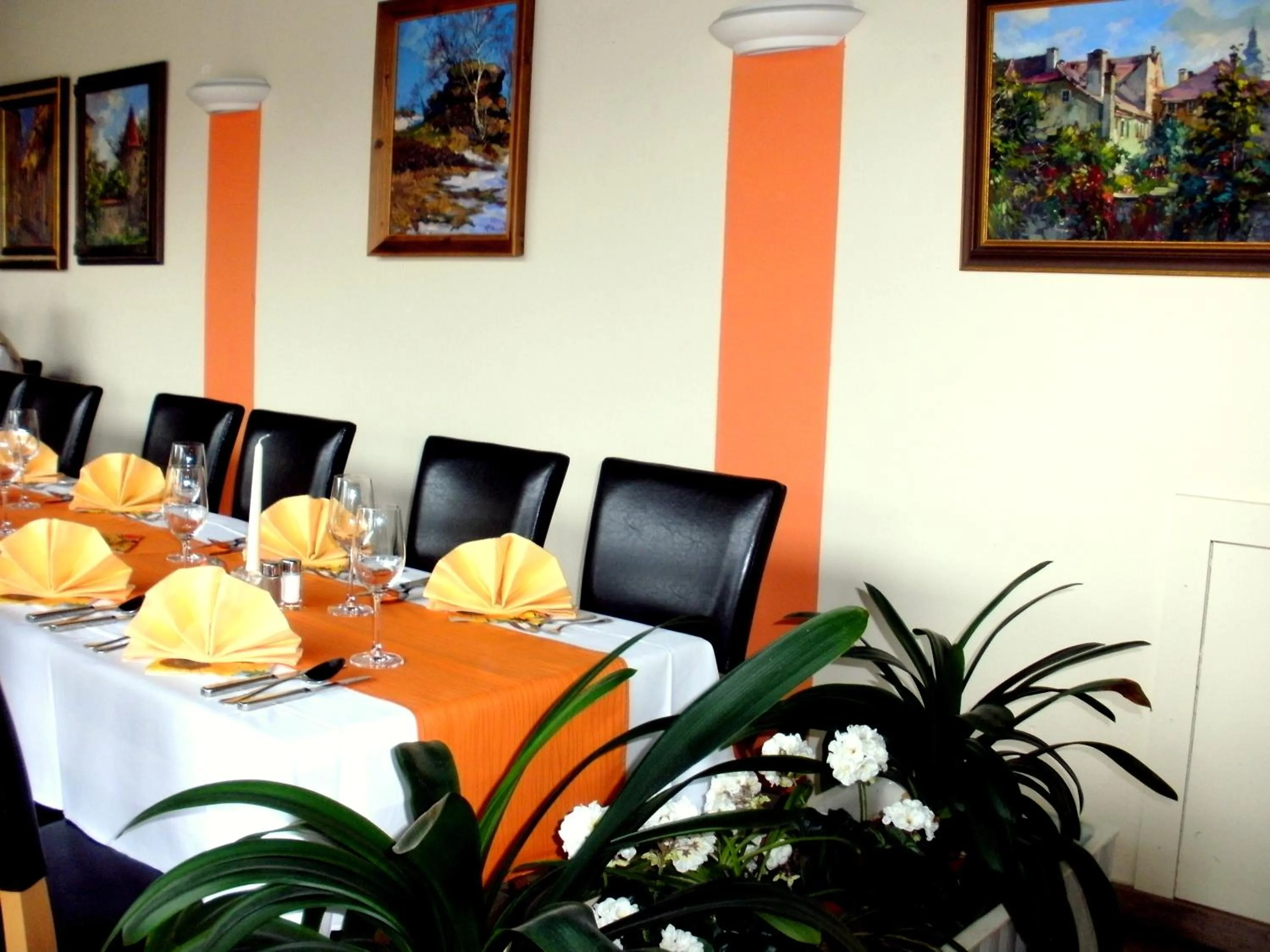 Restaurant/places to eat in Hotel Zum Goldenen Hirschen