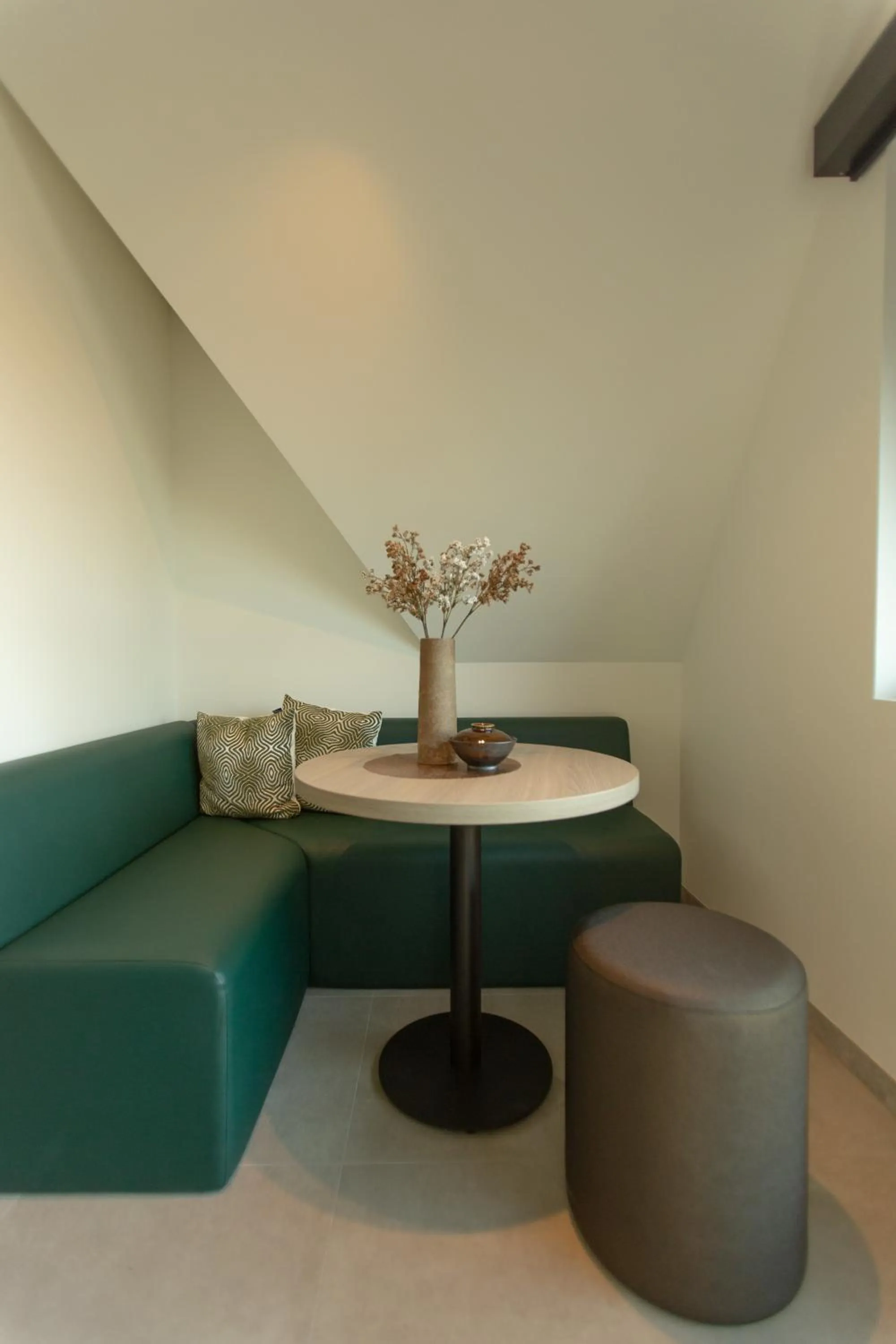 Seating area in Ariane Hotel