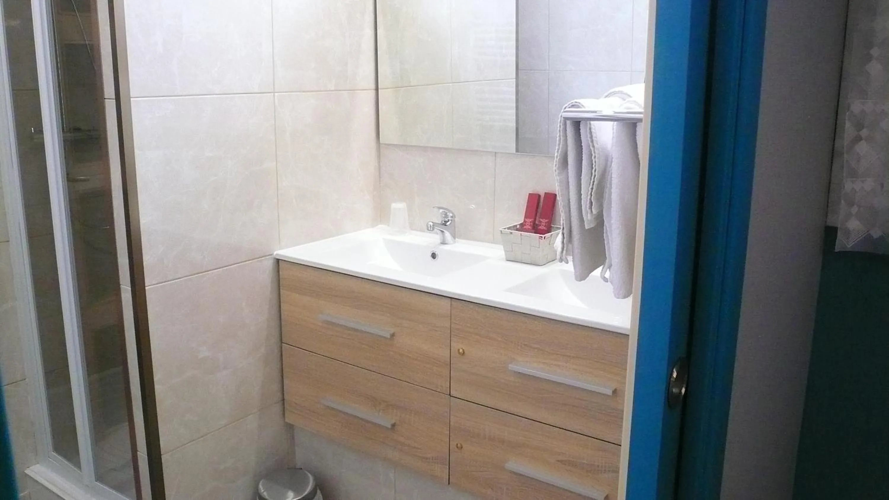 Bathroom in Hôtel L'Européen