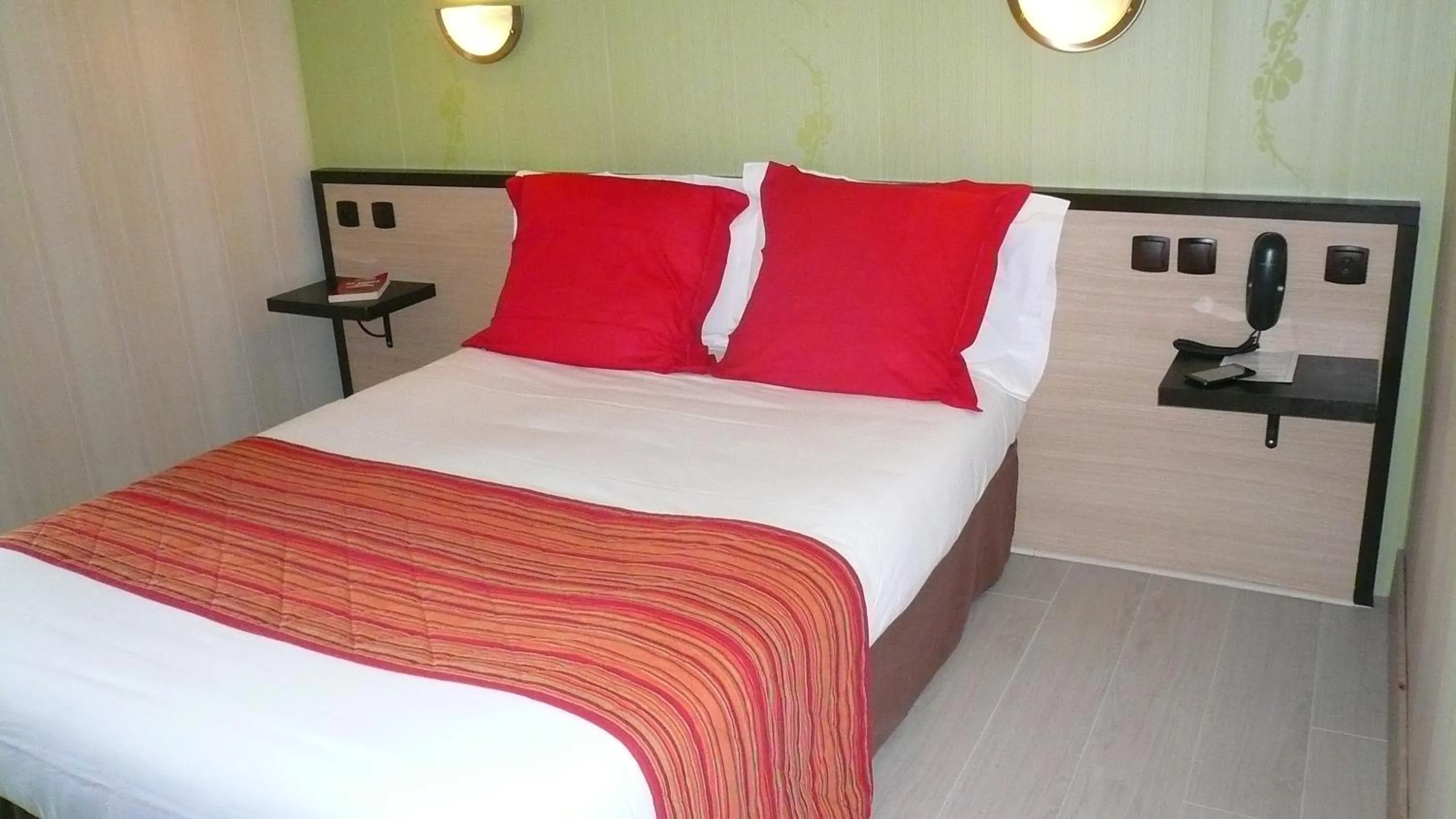 Bed in Hôtel L'Européen