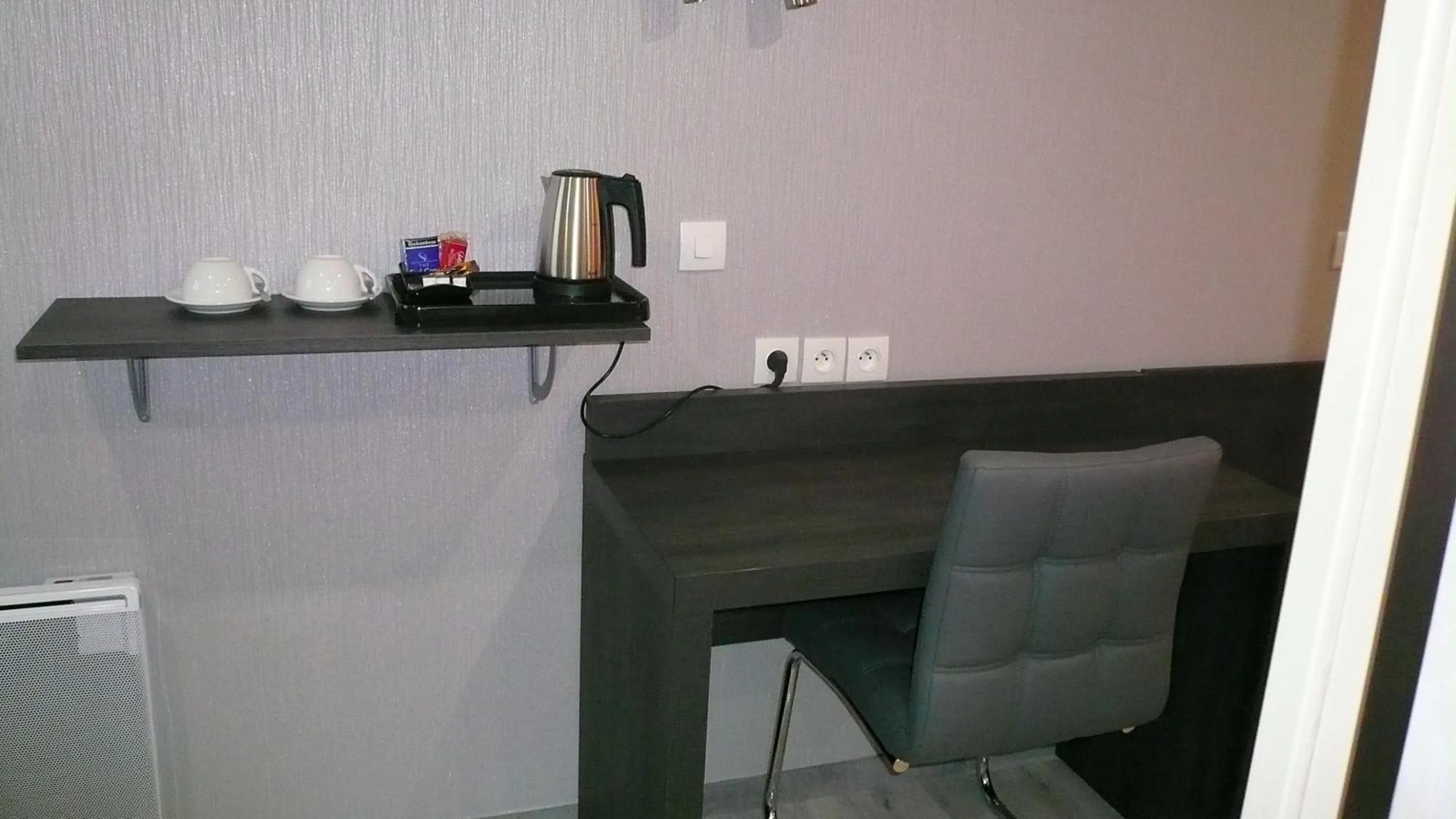 Coffee/tea facilities in Hôtel L'Européen