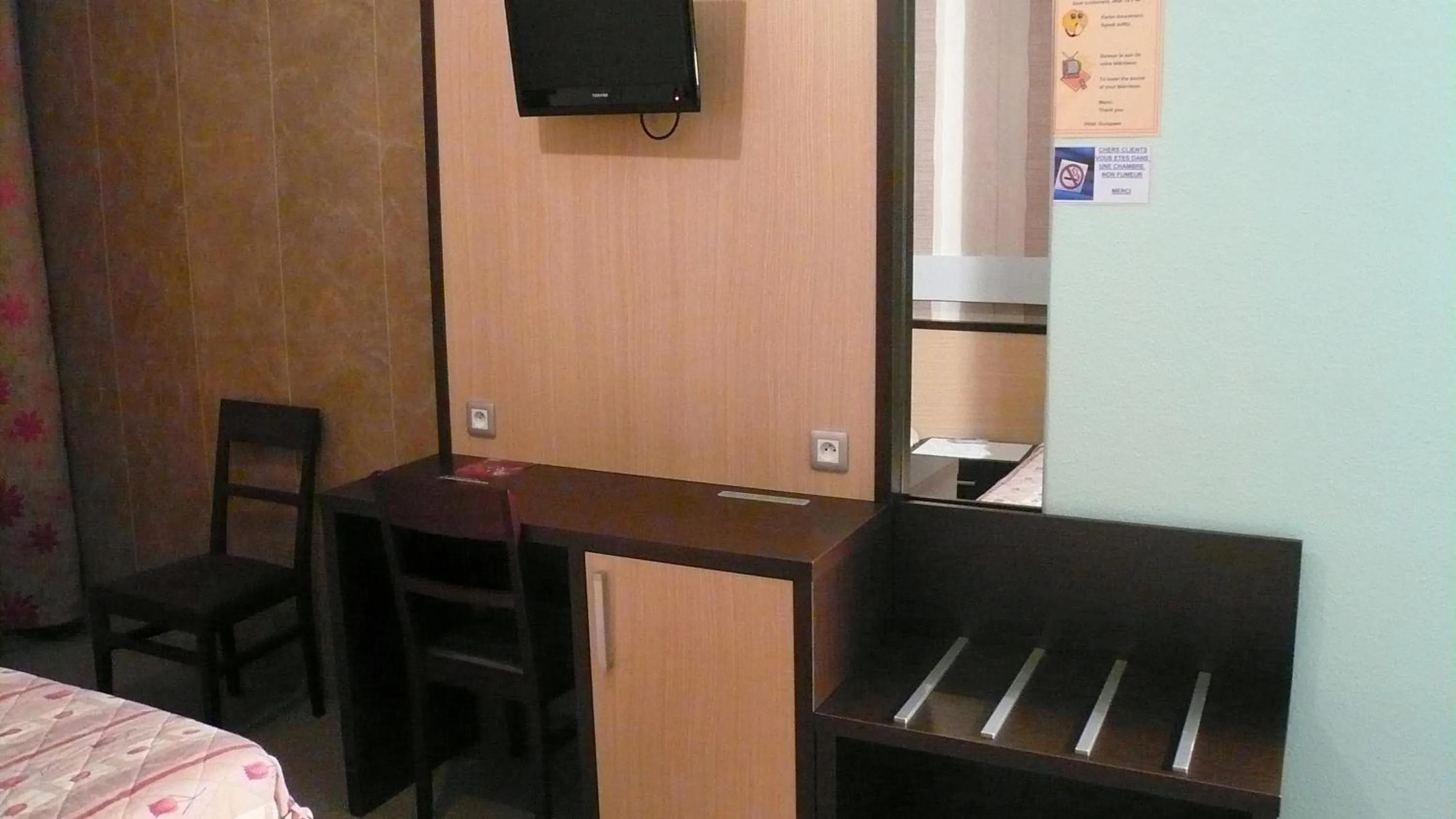 Bedroom in Hôtel L'Européen