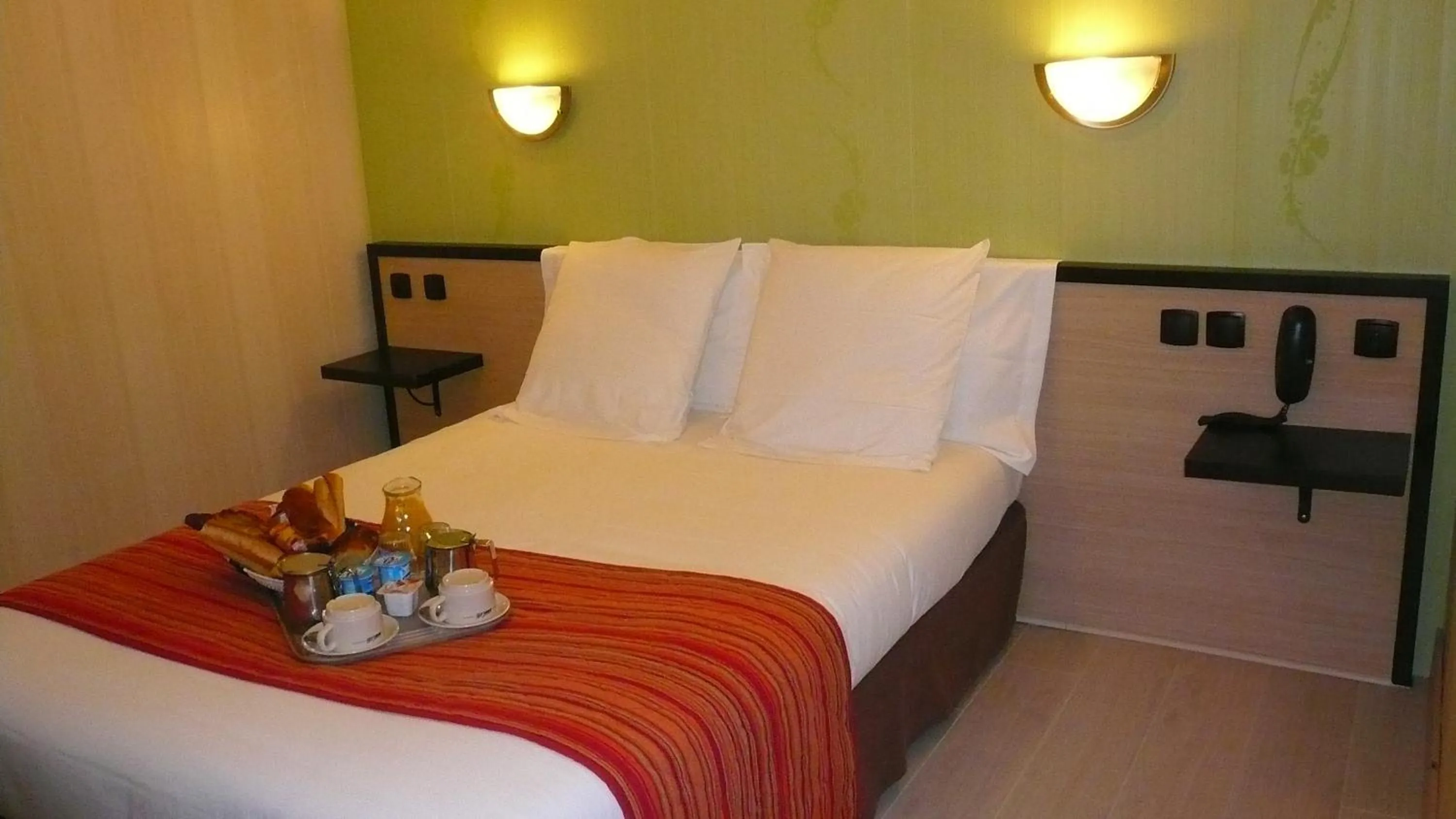 Bedroom, Bed in Hôtel L'Européen