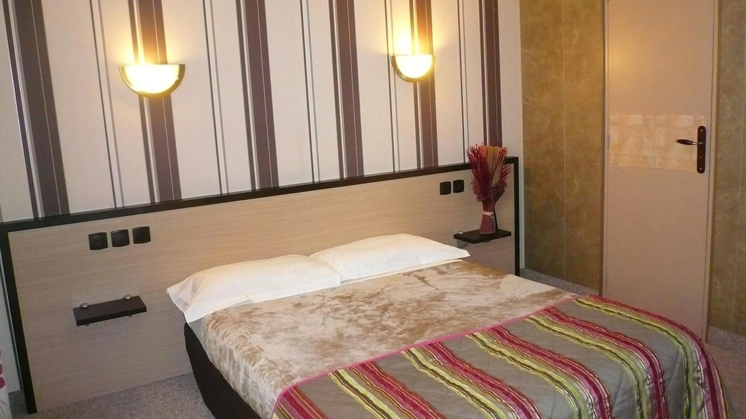 Bedroom, Bed in Hôtel L'Européen