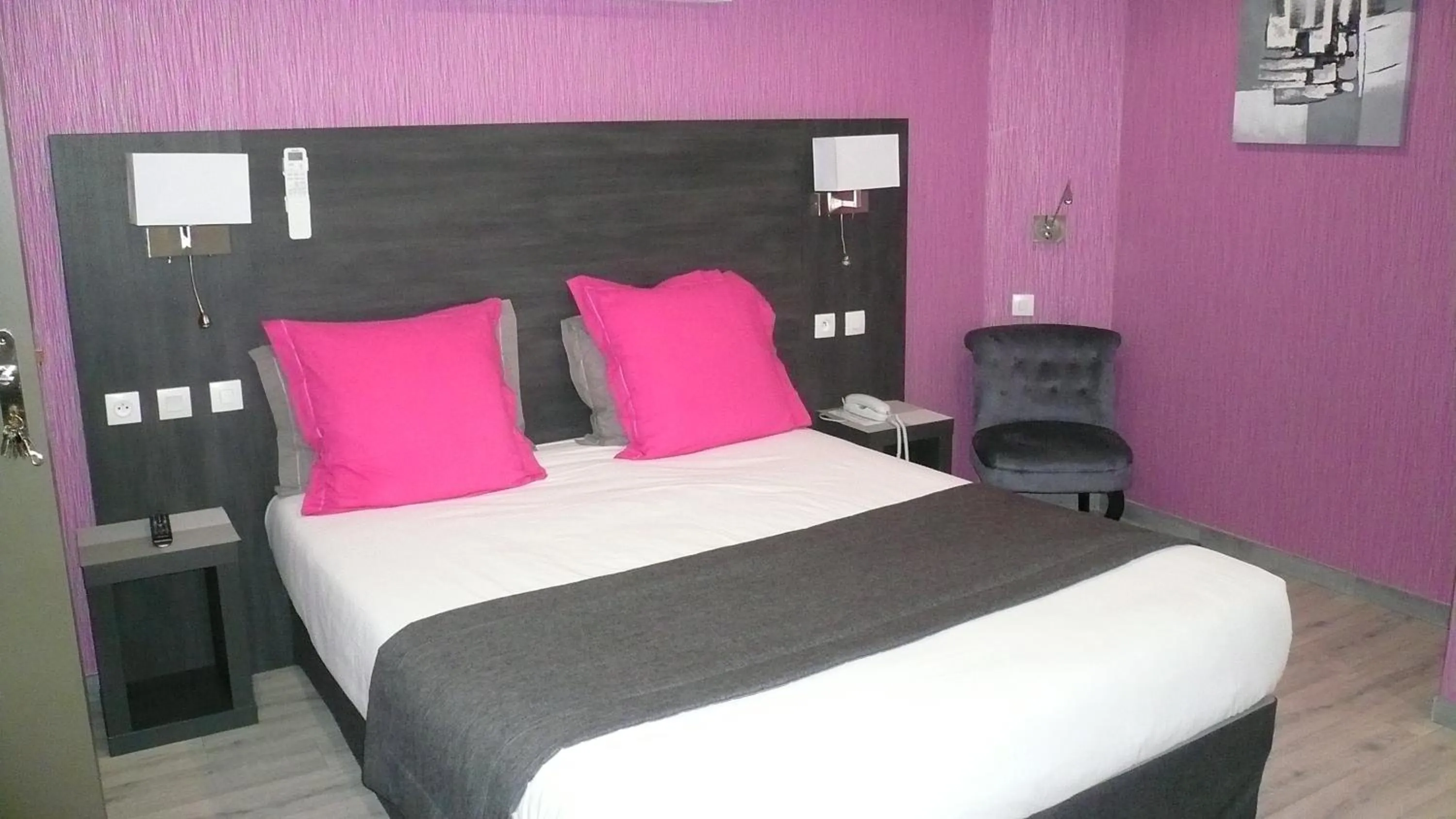 Bed in Hôtel L'Européen