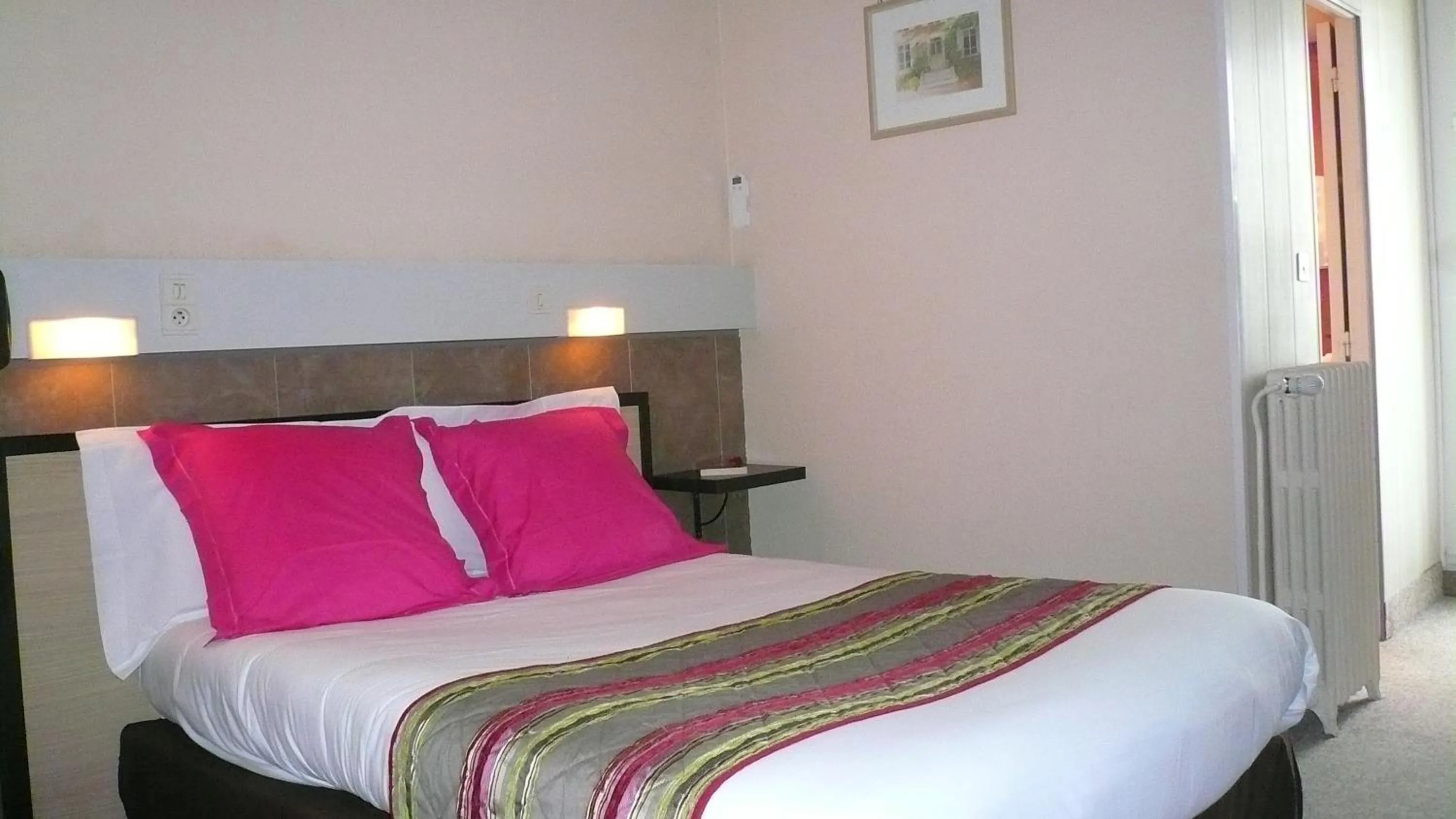 Bed in Hôtel L'Européen