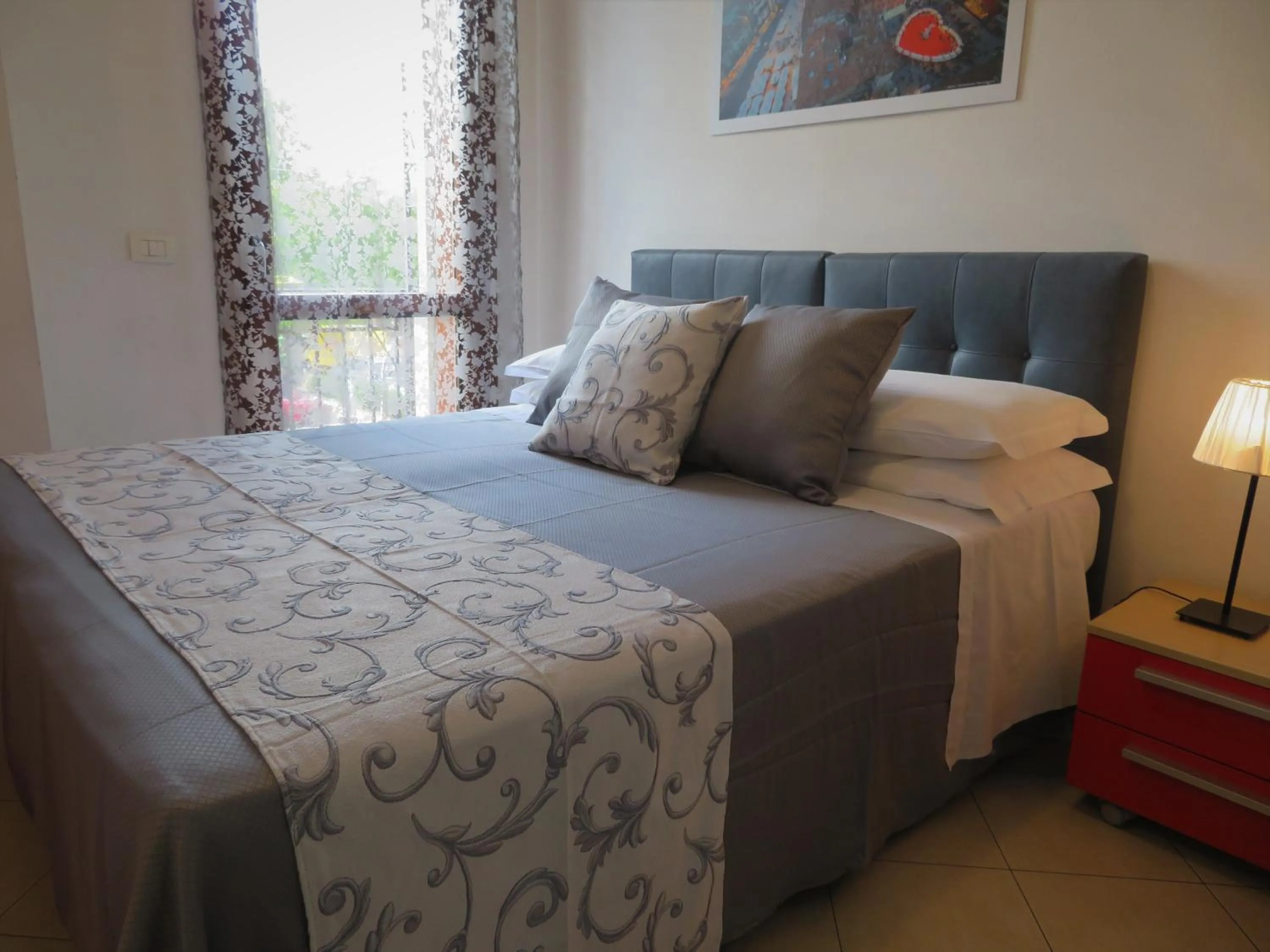 Bed in Verona Class ApartHotel "Residenze del Cuore"