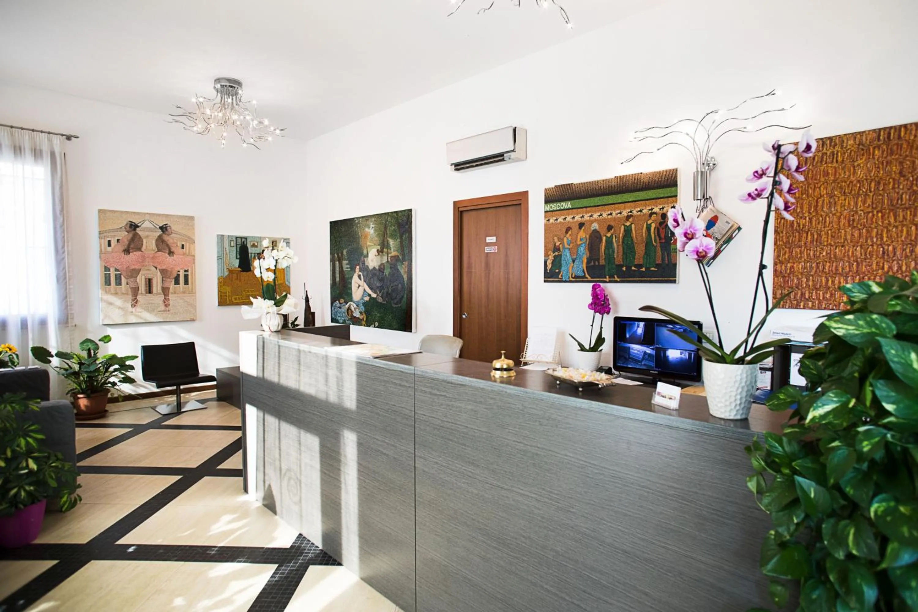 Lobby or reception in Verona Class ApartHotel "Residenze del Cuore"