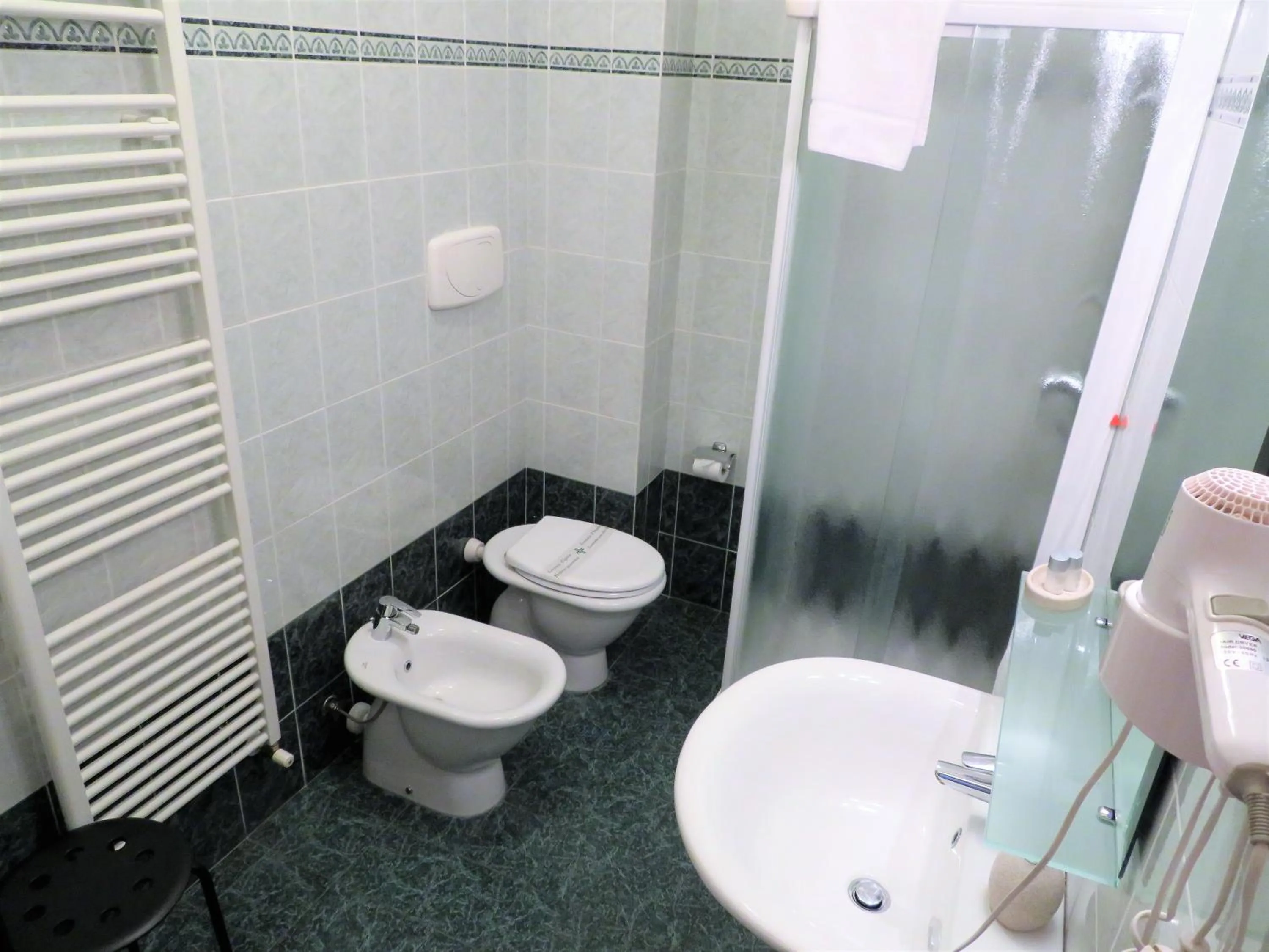 Shower in Verona Class ApartHotel "Residenze del Cuore"