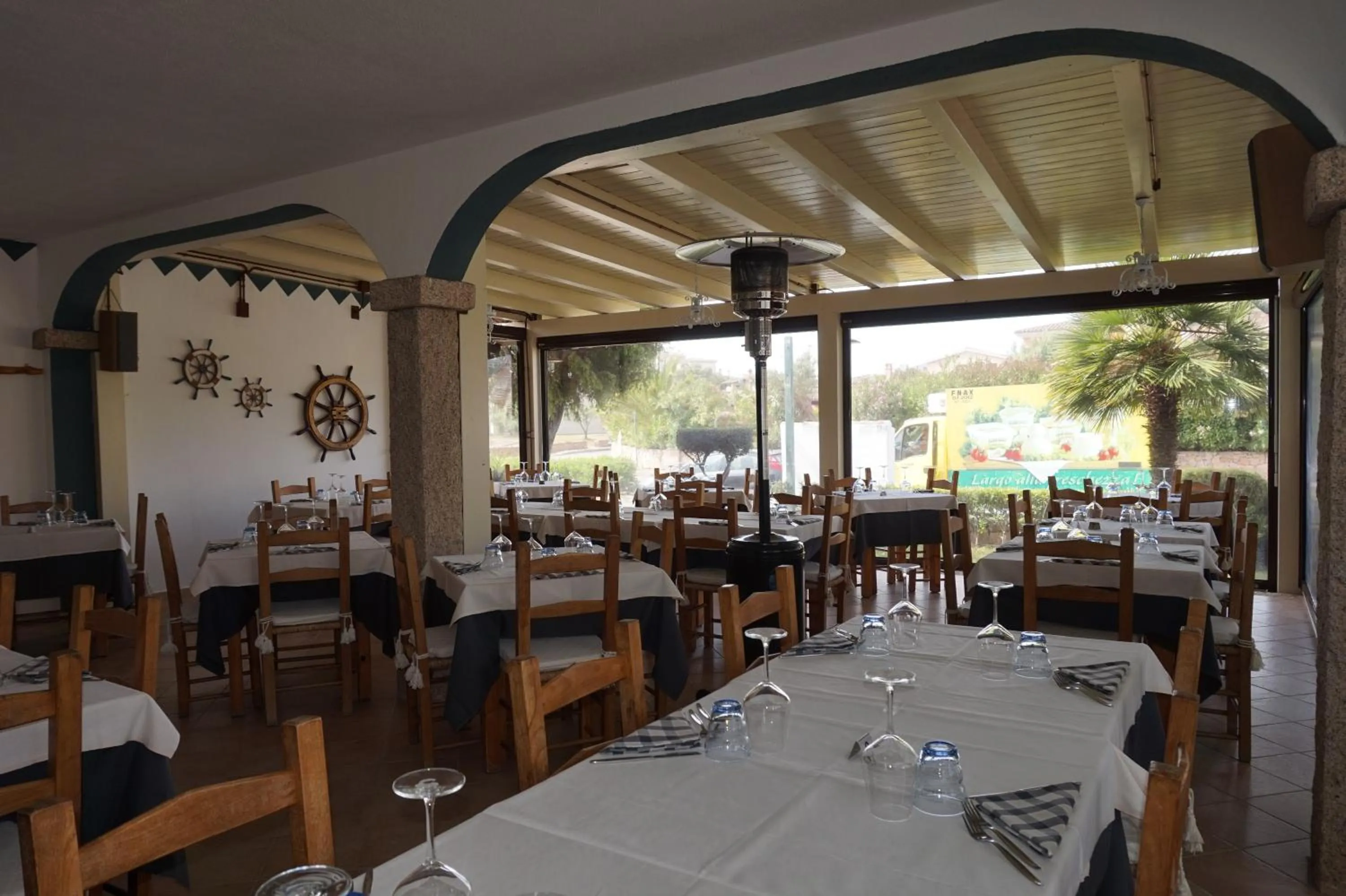 Restaurant/places to eat in Hotel Il Platano