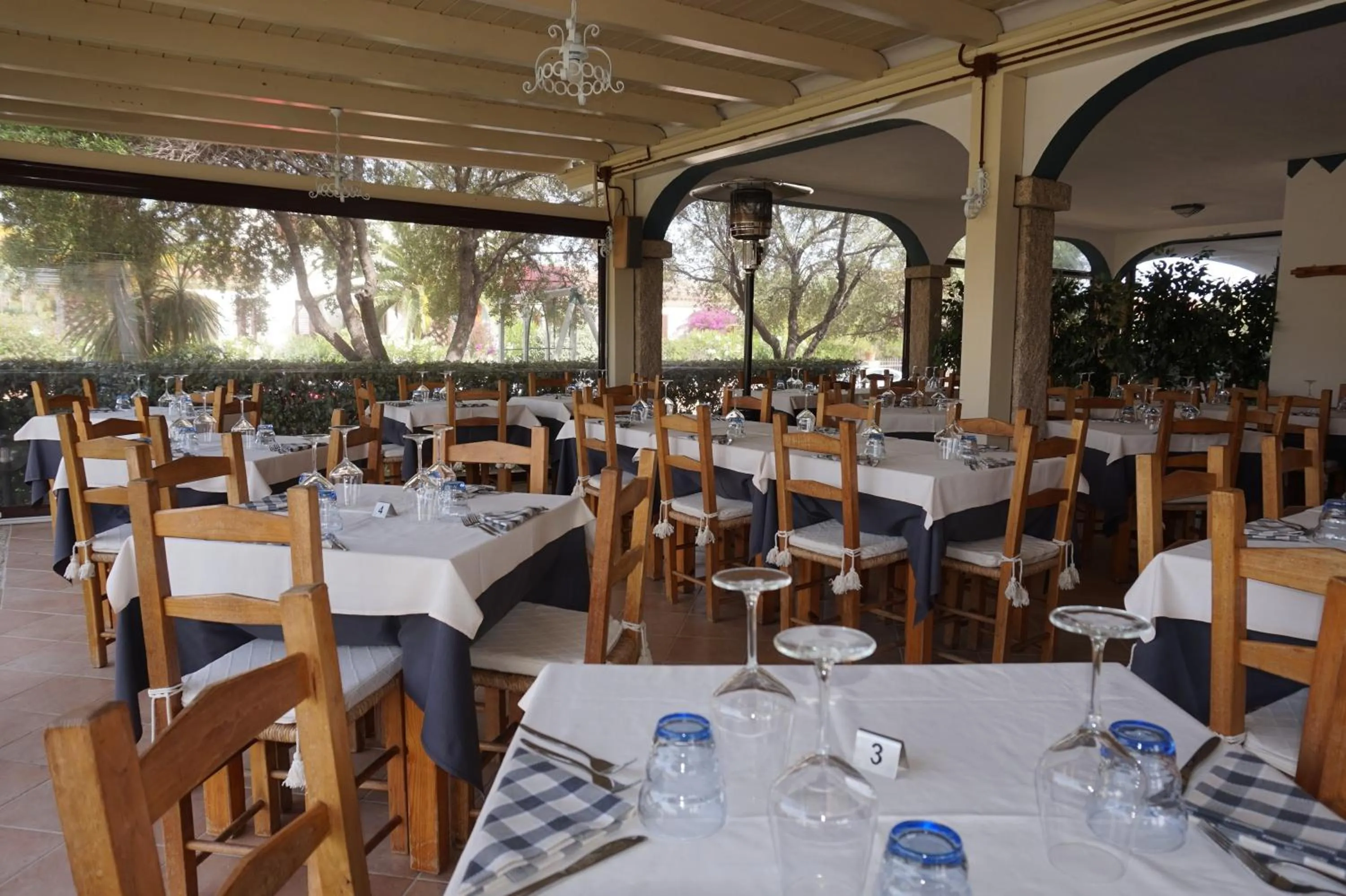 Restaurant/places to eat in Hotel Il Platano