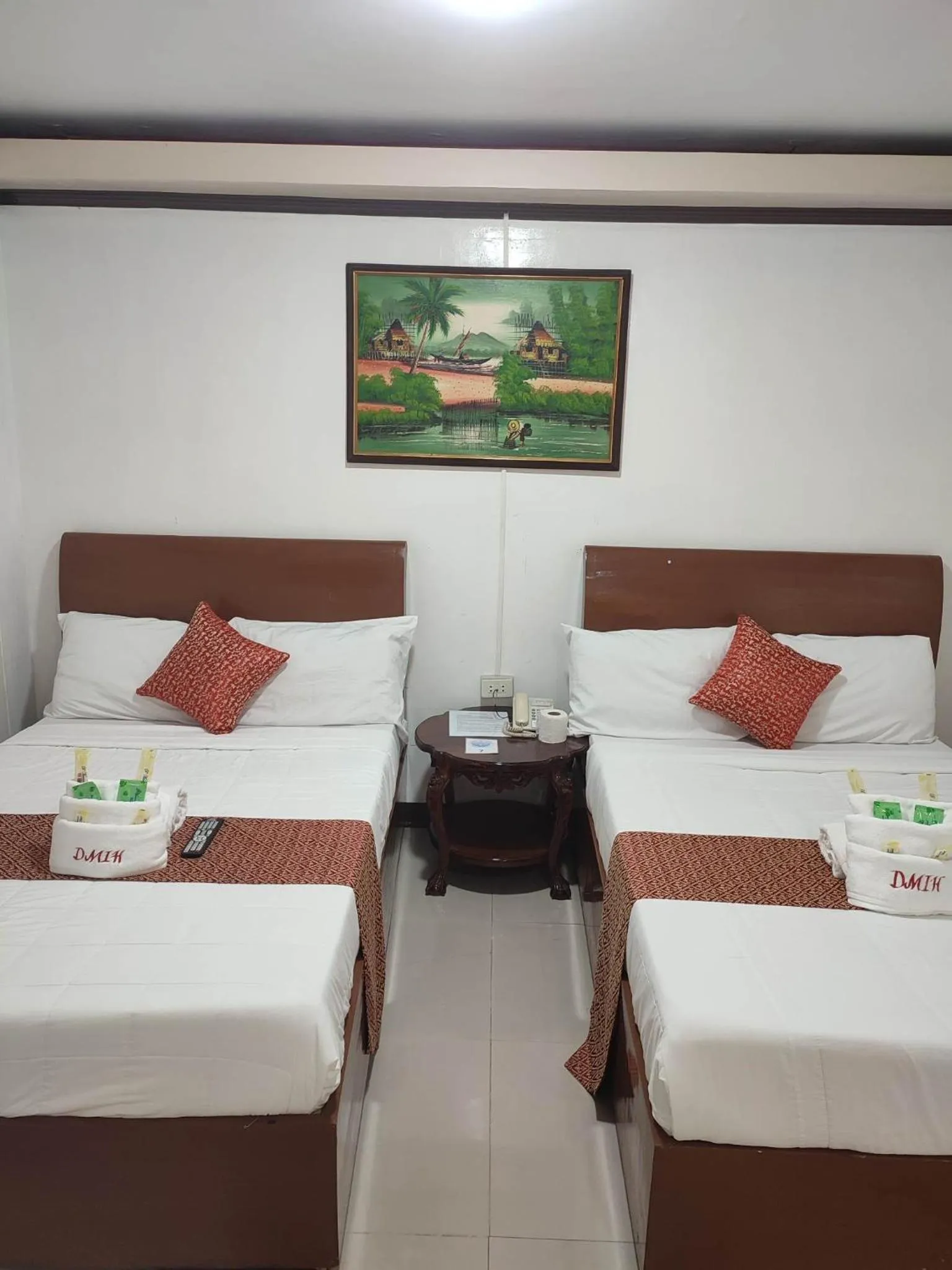 Bed in D'Mariners Inn Hotel