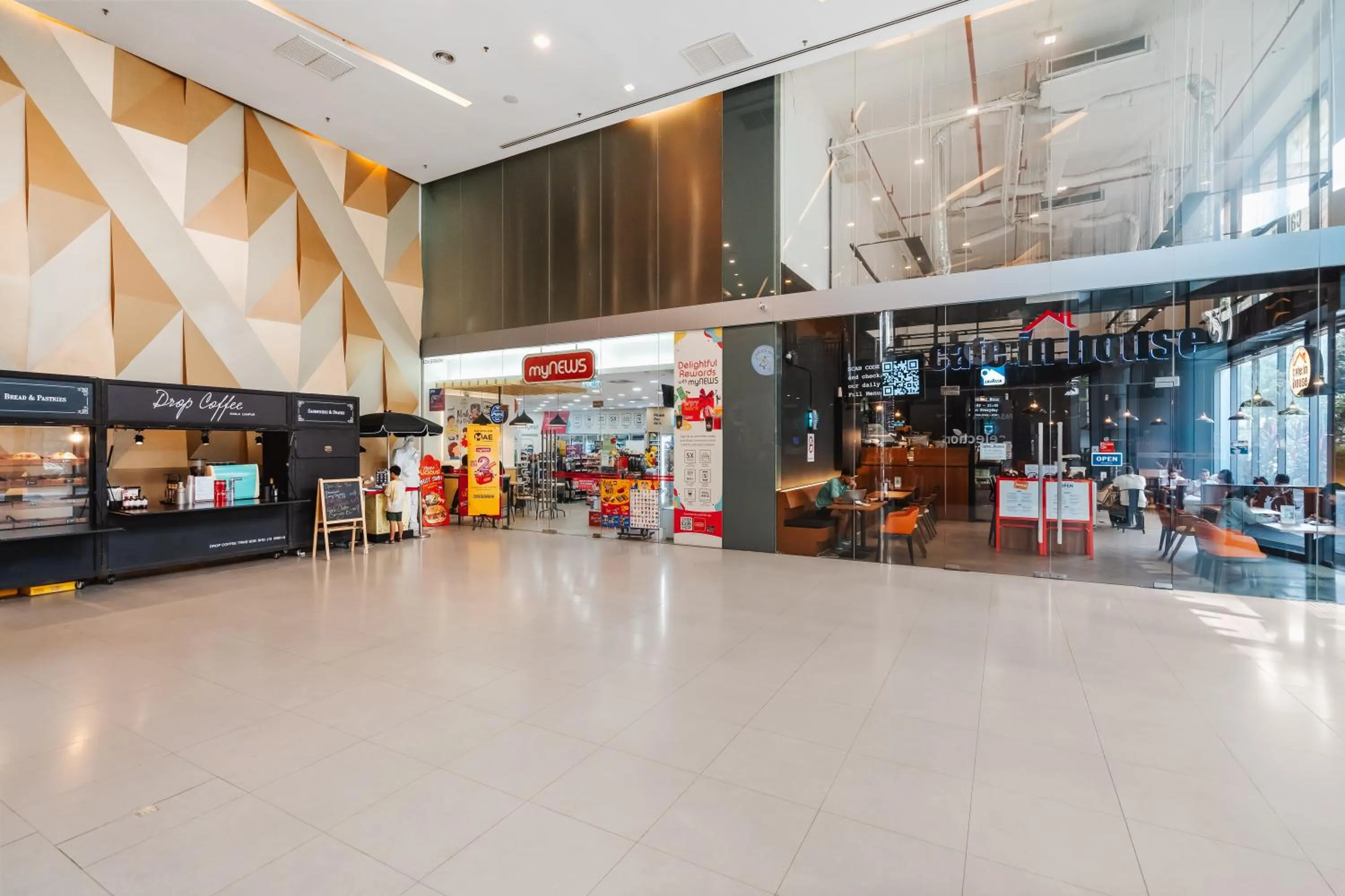 Restaurant/places to eat in Summer Suites KLCC Apartments by soulasia