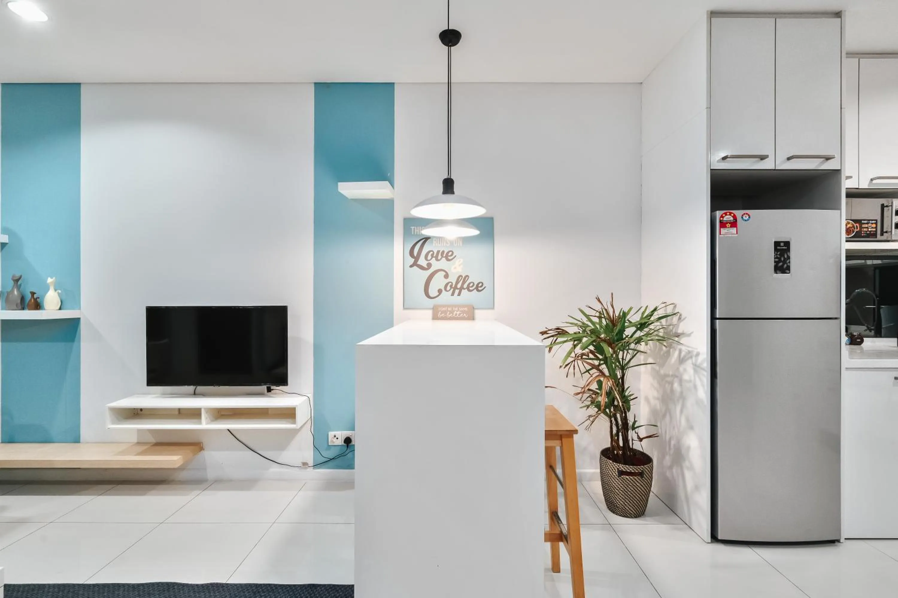 Dining area in Summer Suites KLCC Apartments by soulasia