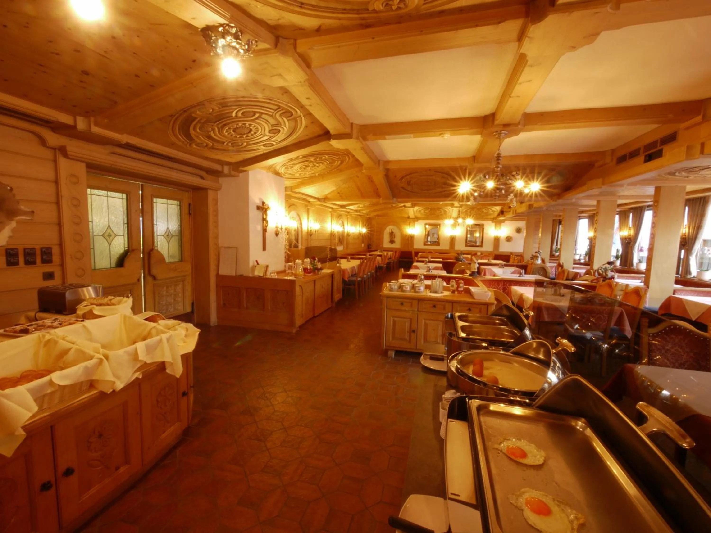 Buffet breakfast in Parkhotel Sölden