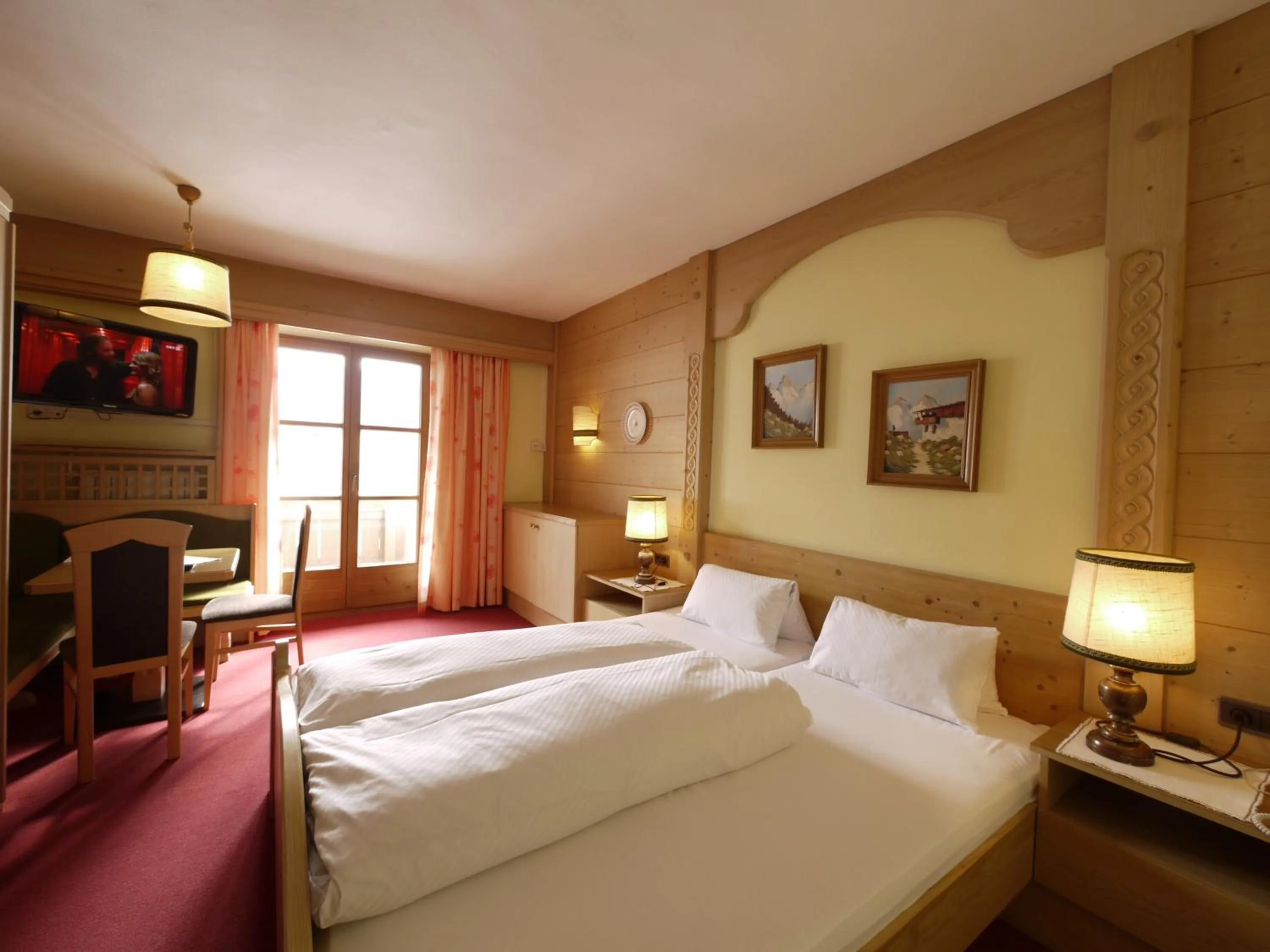 Photo of the whole room, Bed in Parkhotel Sölden