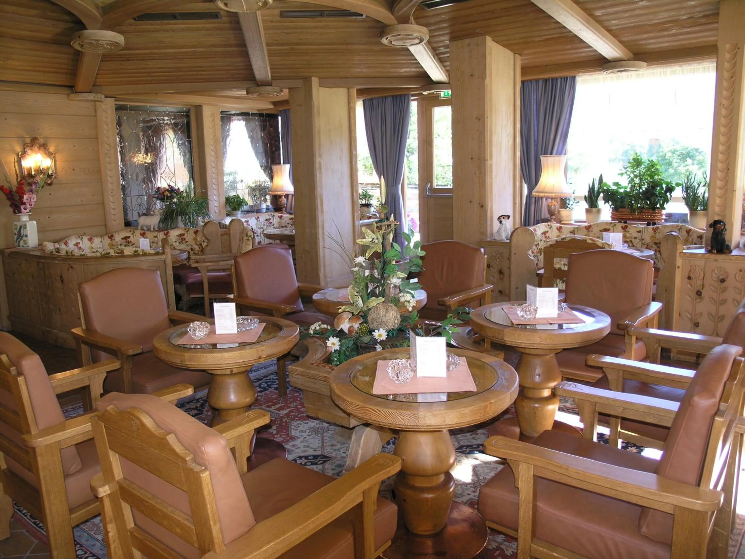 Lounge or bar in Parkhotel Sölden
