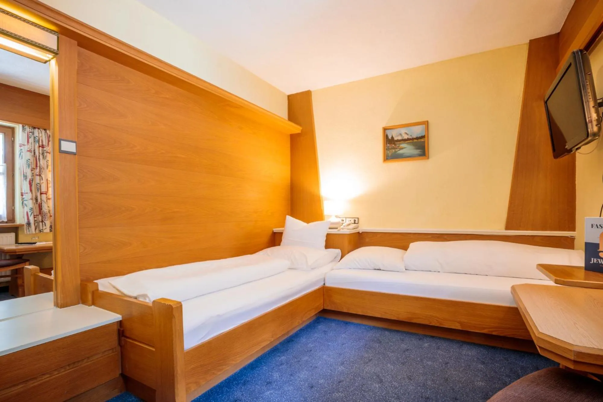 Bedroom, Bed in Parkhotel Sölden