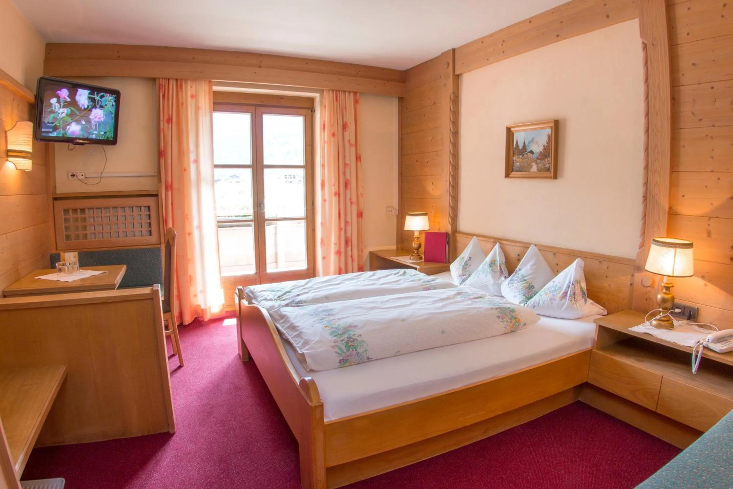 Photo of the whole room, Bed in Parkhotel Sölden