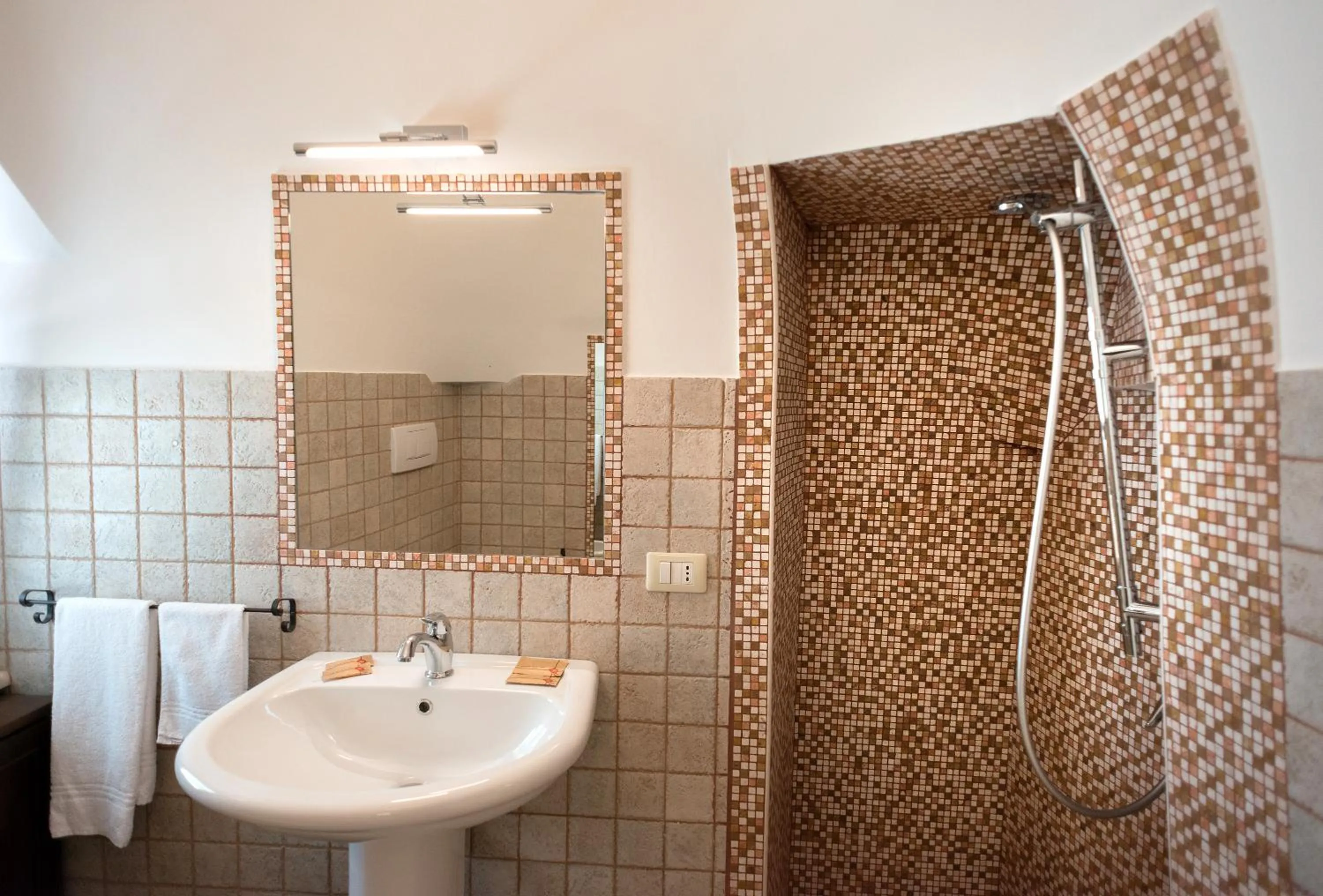 Bathroom in Trullo Giardino Fiorito