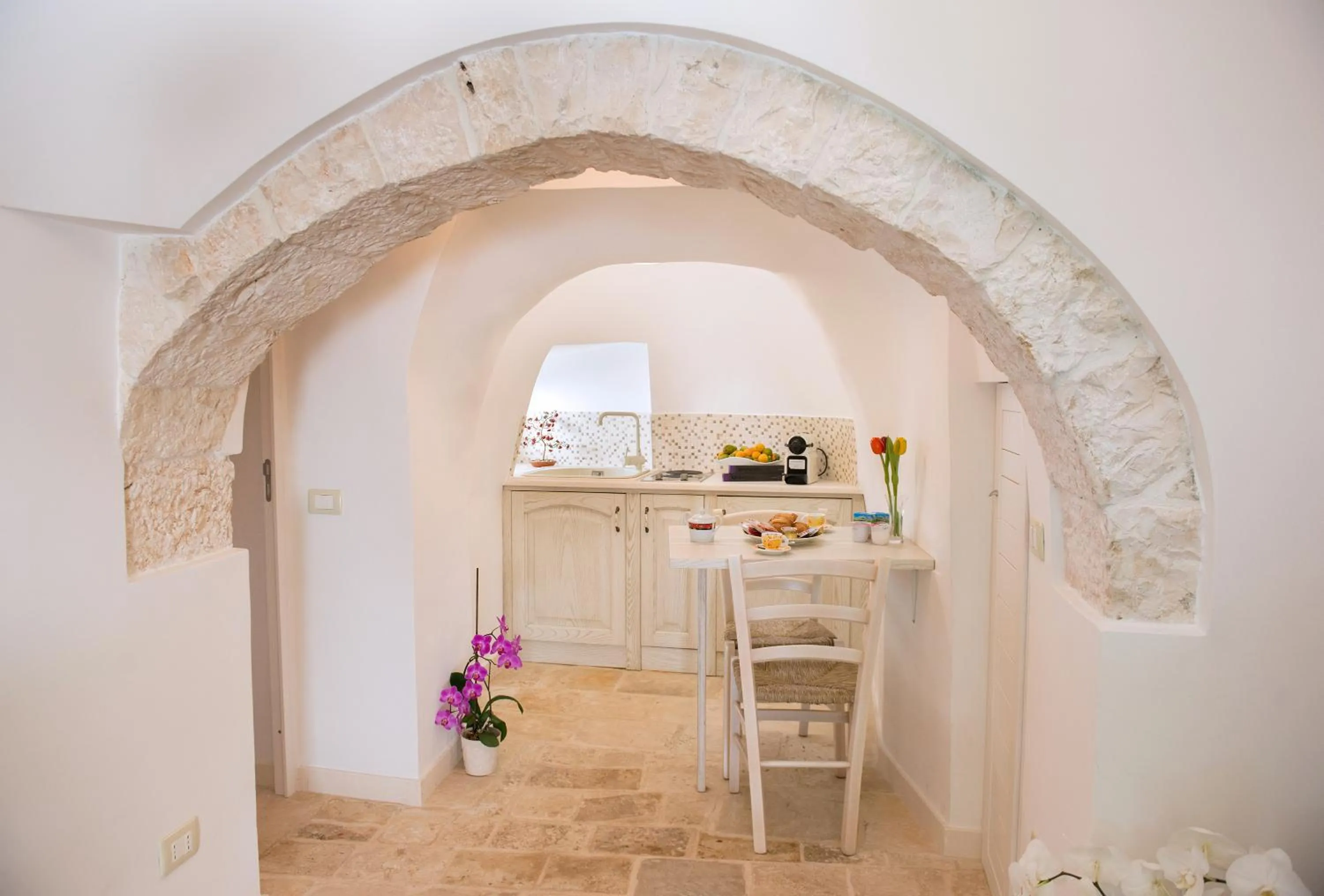 Dining area in Trullo Giardino Fiorito