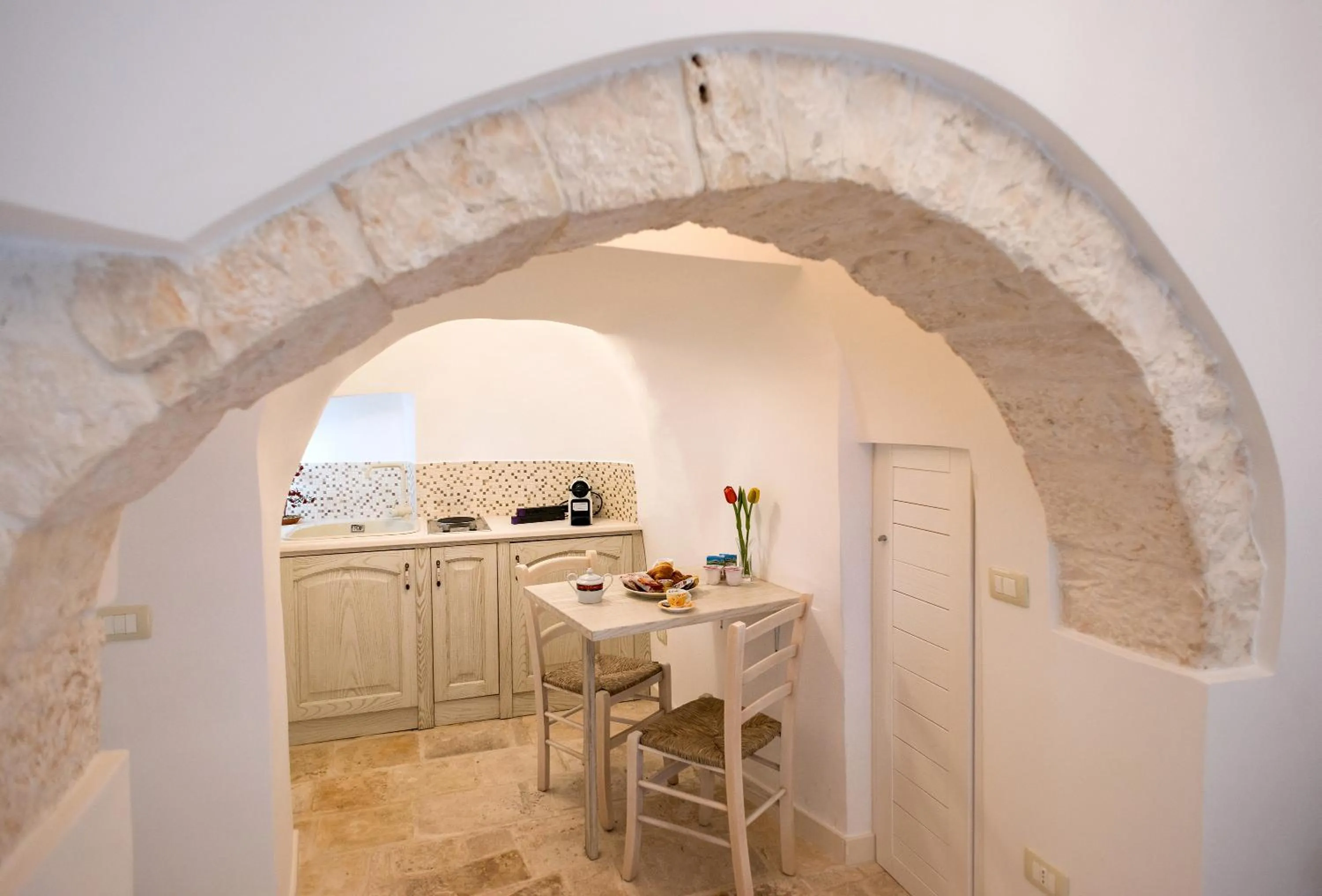 Dining area in Trullo Giardino Fiorito