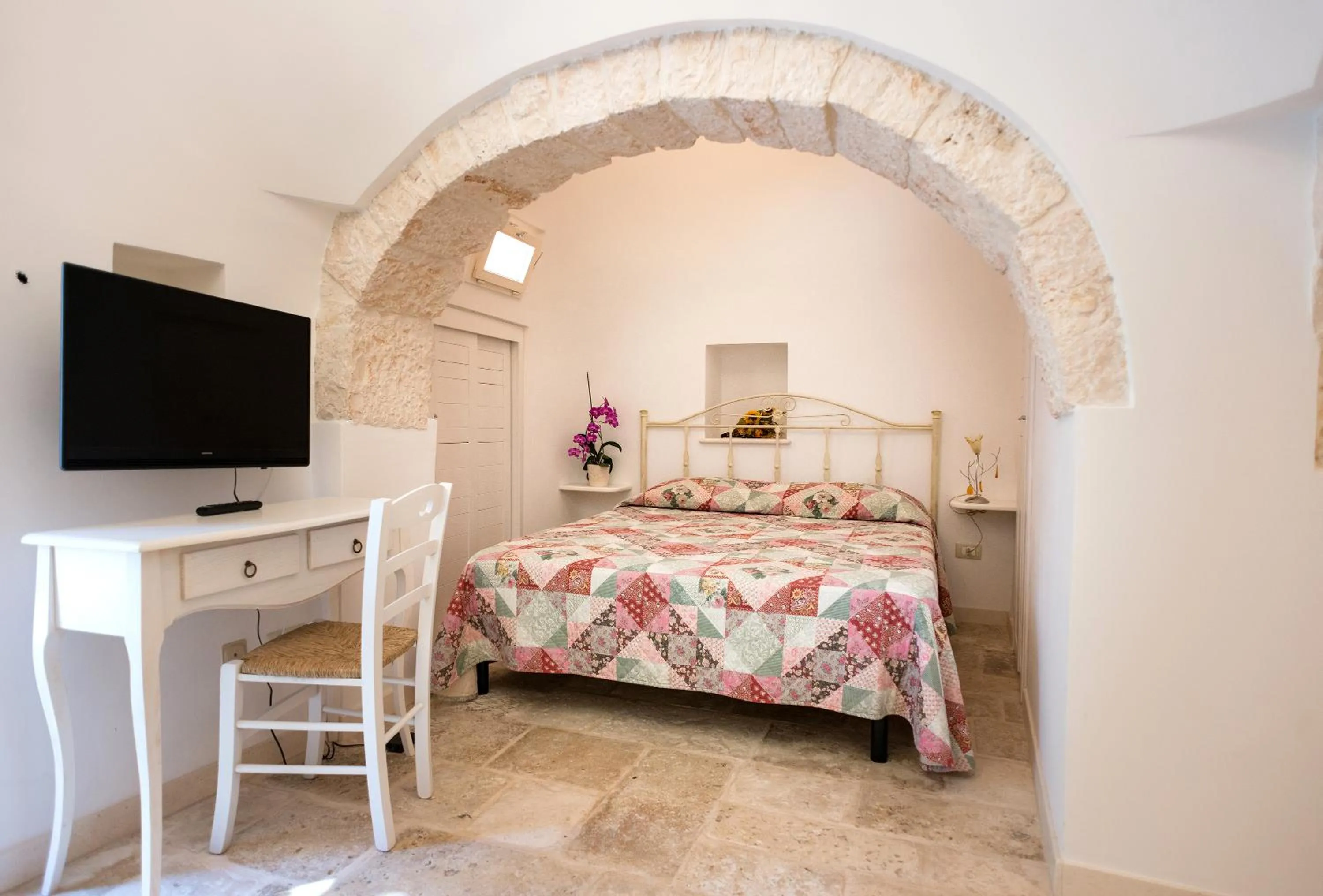 Bed in Trullo Giardino Fiorito