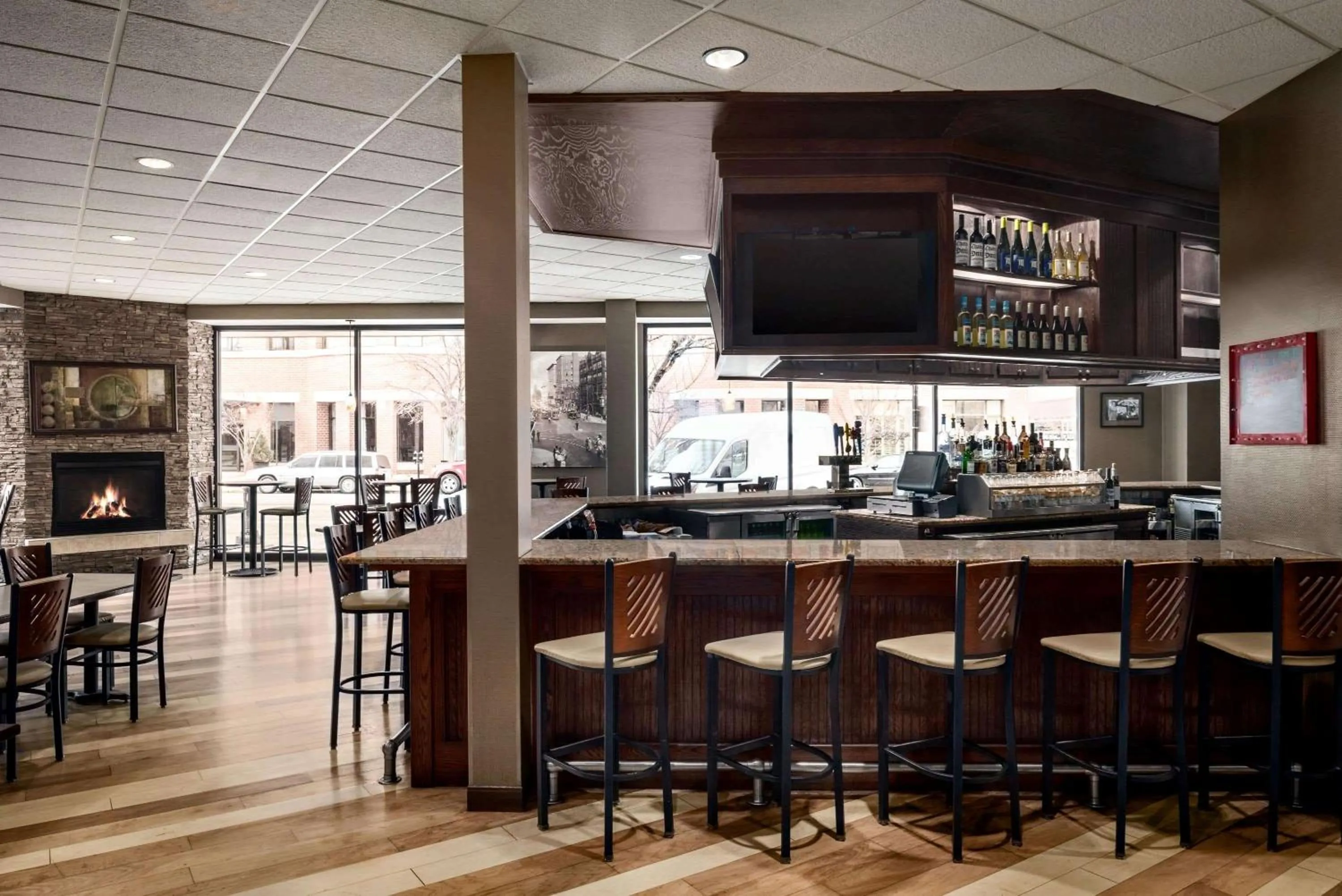 Restaurant/places to eat in Wyndham Springfield City Centre