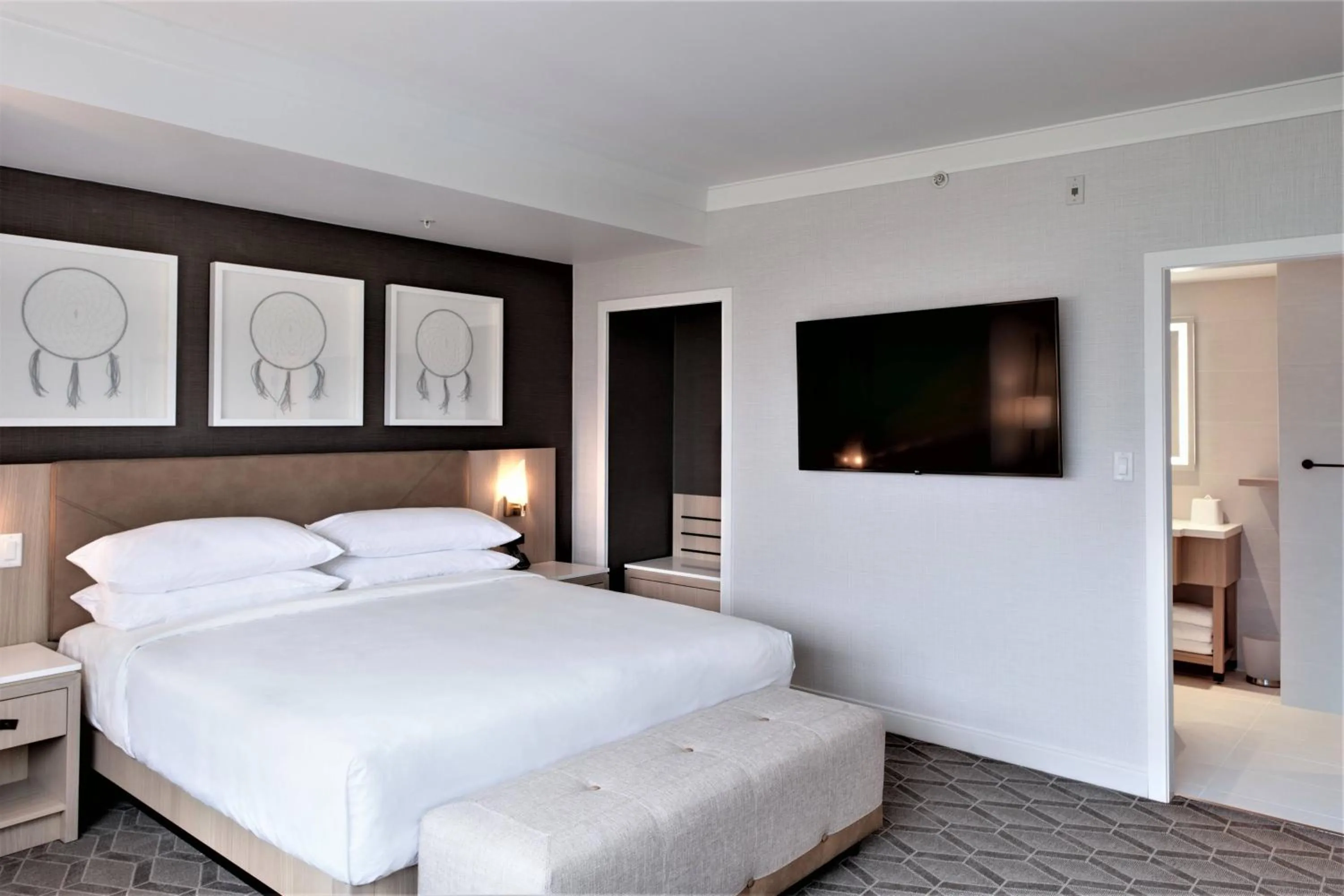 Bedroom, Bed in Delta Hotels by Marriott Kamloops