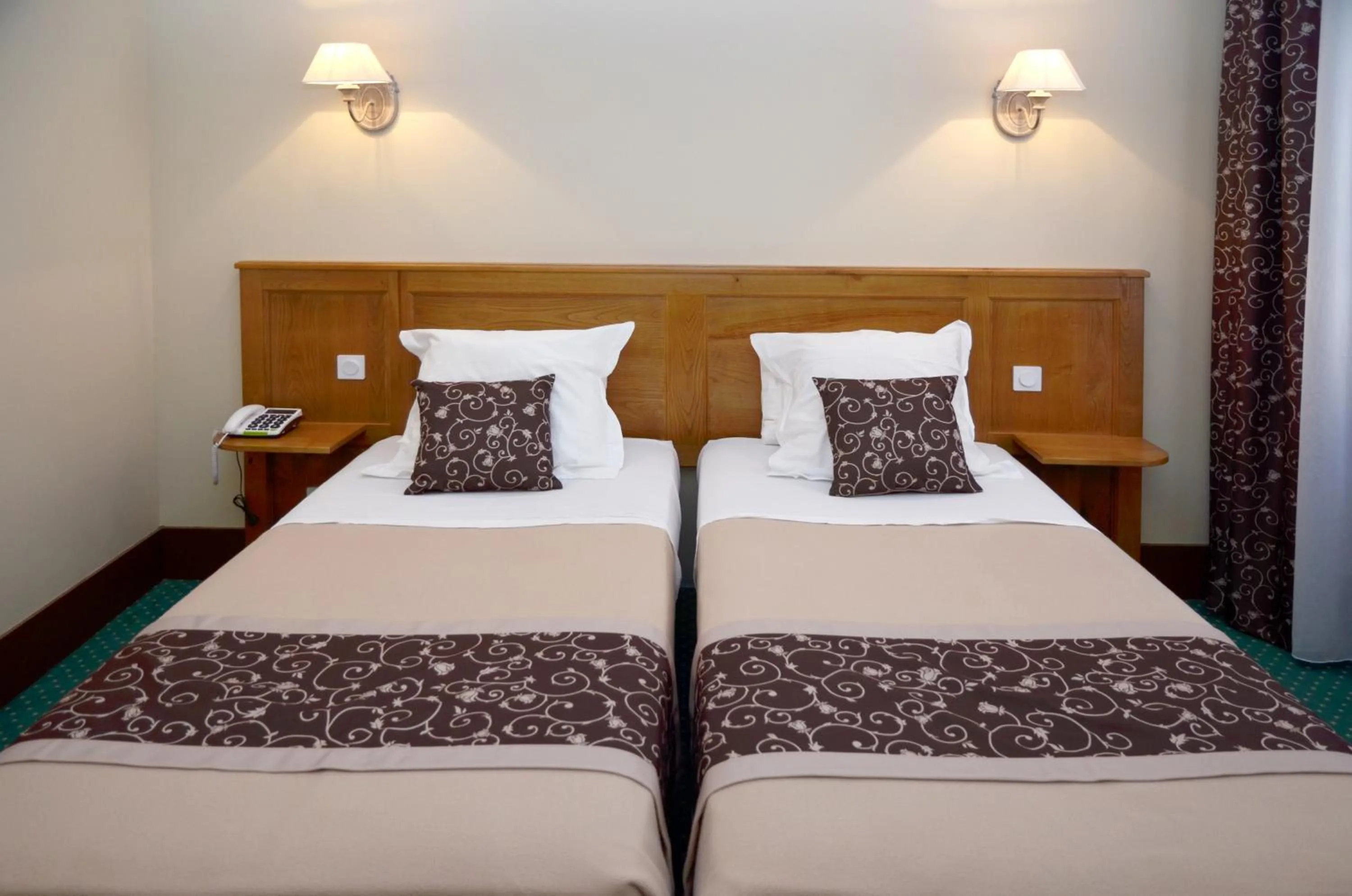 Photo of the whole room, Bed in Hôtel Héliot, Cosy Places by Charme & Caractère