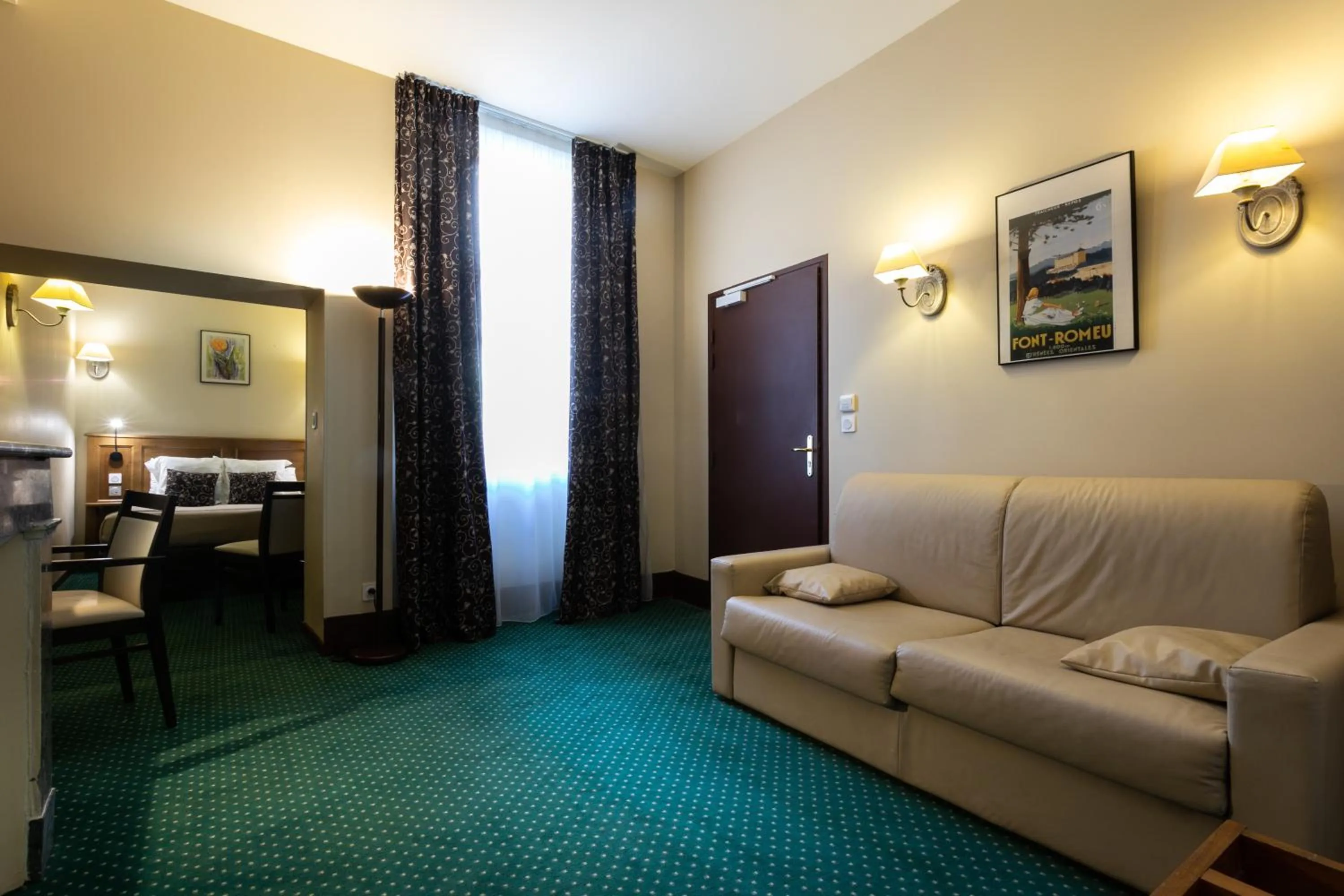 Photo of the whole room in Hôtel Héliot, Cosy Places by Charme & Caractère