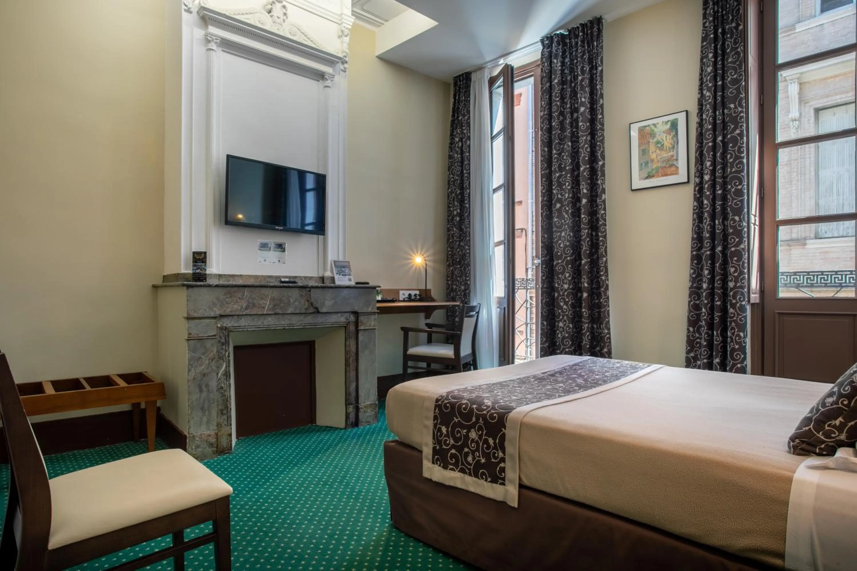 View (from property/room), Bed in Hôtel Héliot, Cosy Places by Charme & Caractère