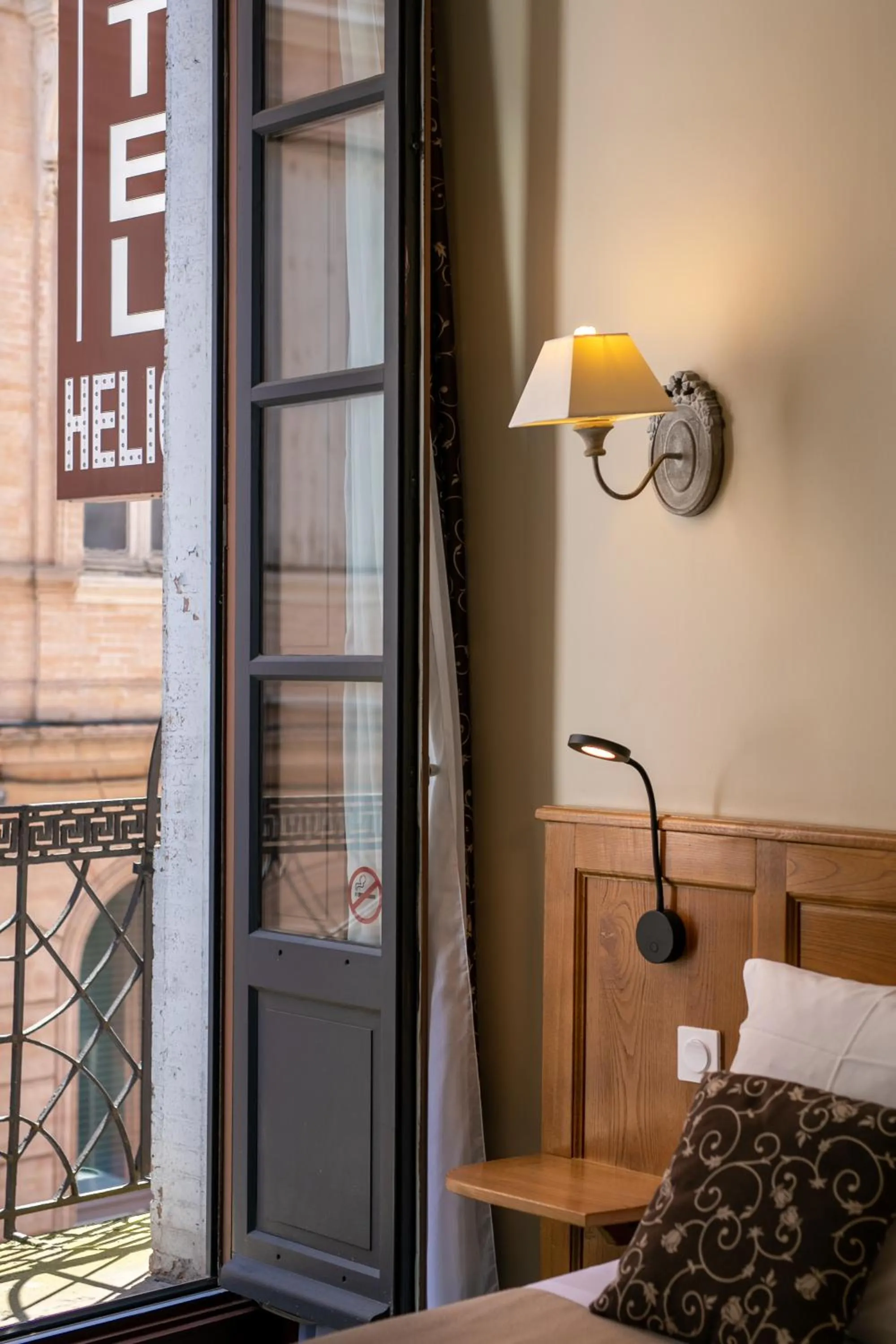 Property building, Bed in Hôtel Héliot, Cosy Places by Charme & Caractère