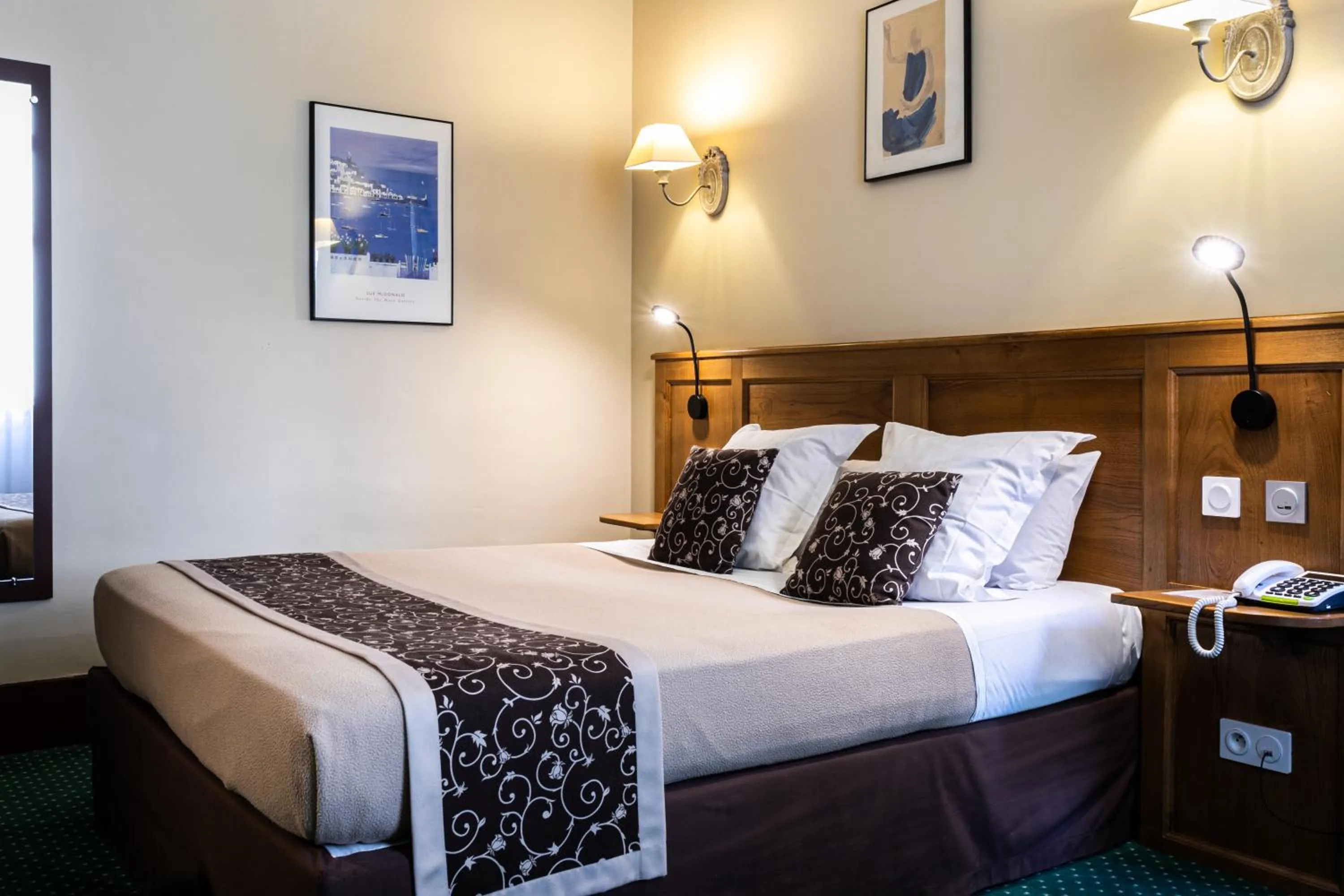 Bed in Hôtel Héliot, Cosy Places by Charme & Caractère