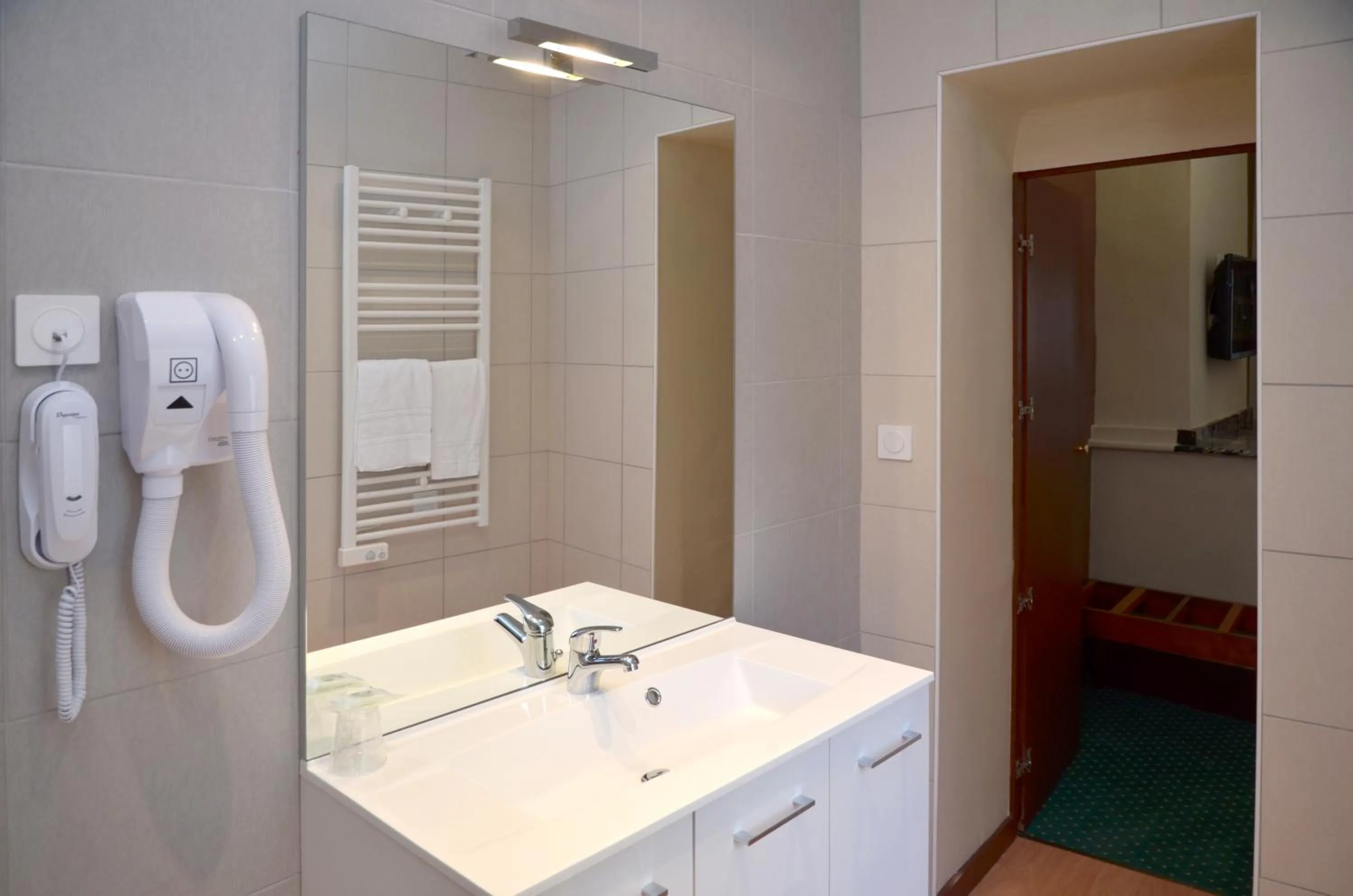 Shower in Hôtel Héliot, Cosy Places by Charme & Caractère