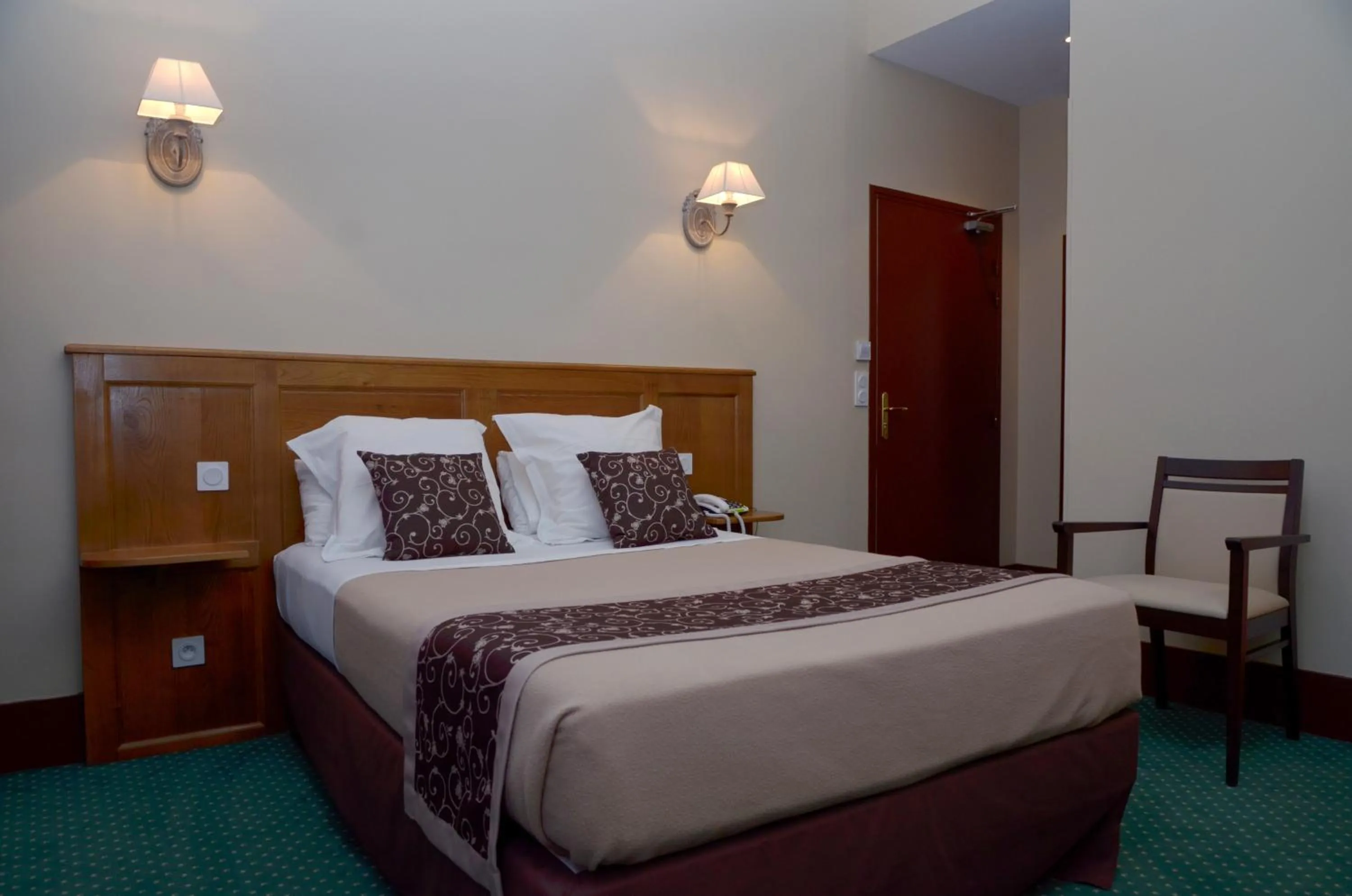 View (from property/room), Bed in Hôtel Héliot, Cosy Places by Charme & Caractère