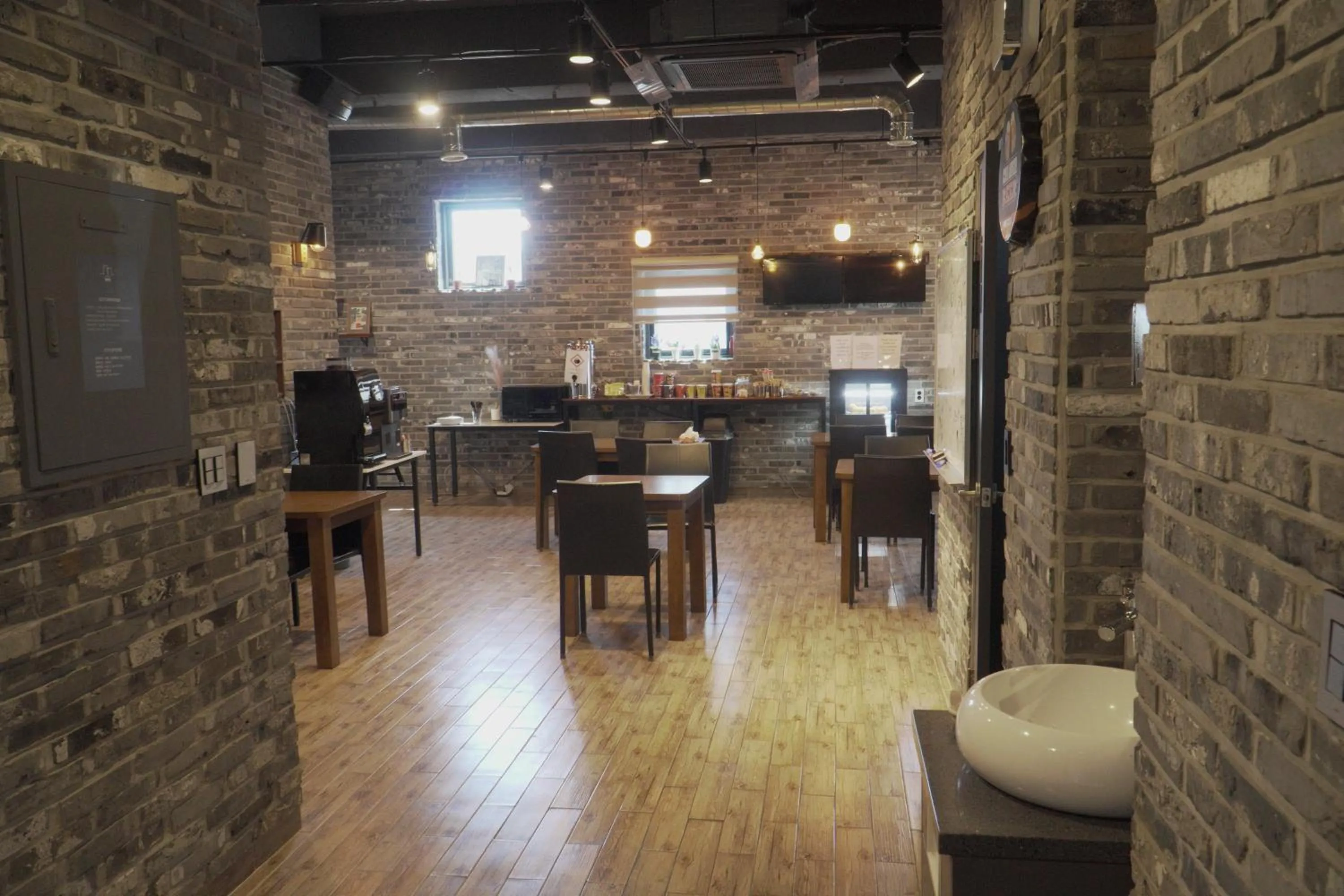 Restaurant/places to eat in Hotel Iam