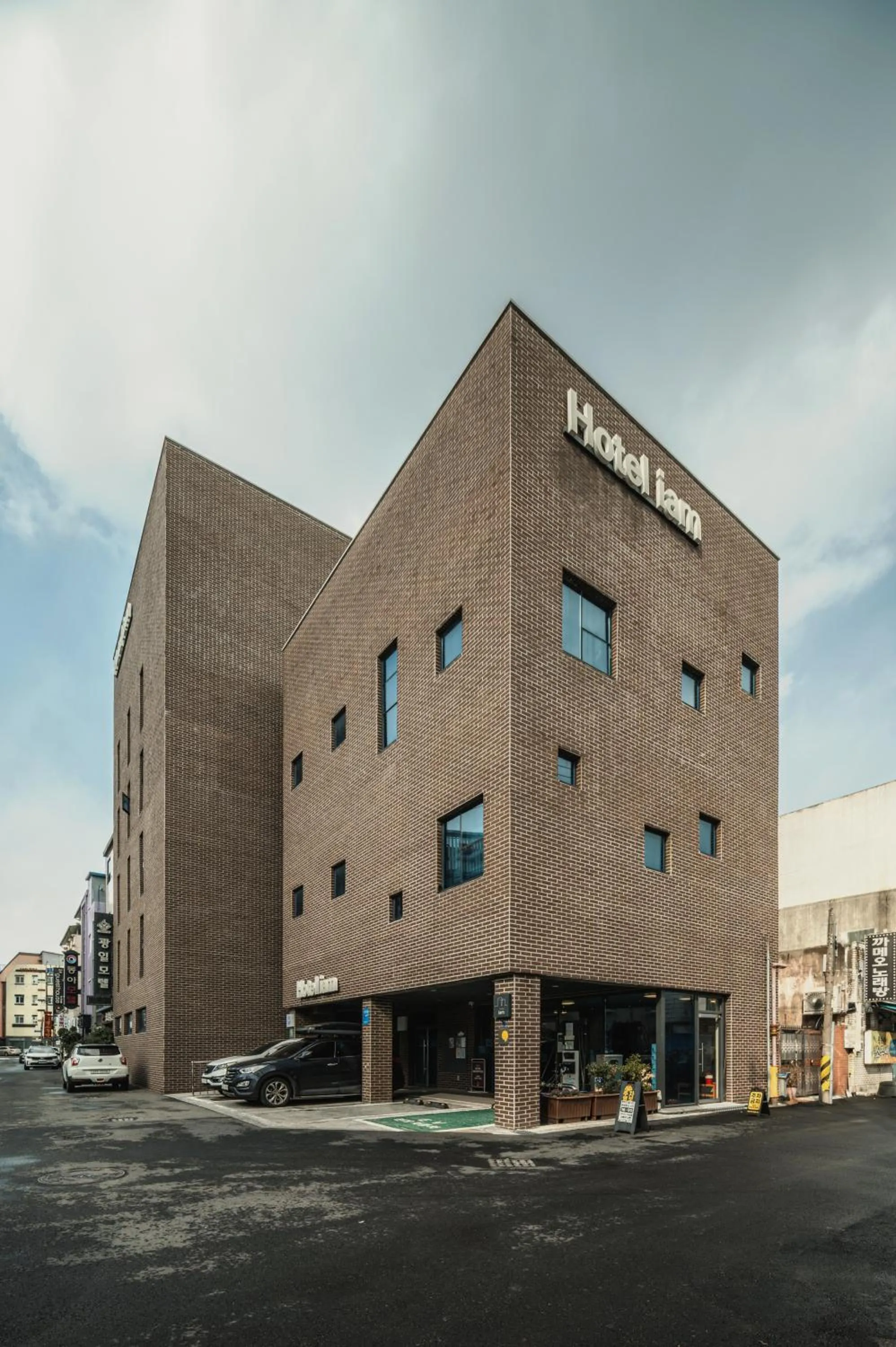 Property building in Hotel Iam