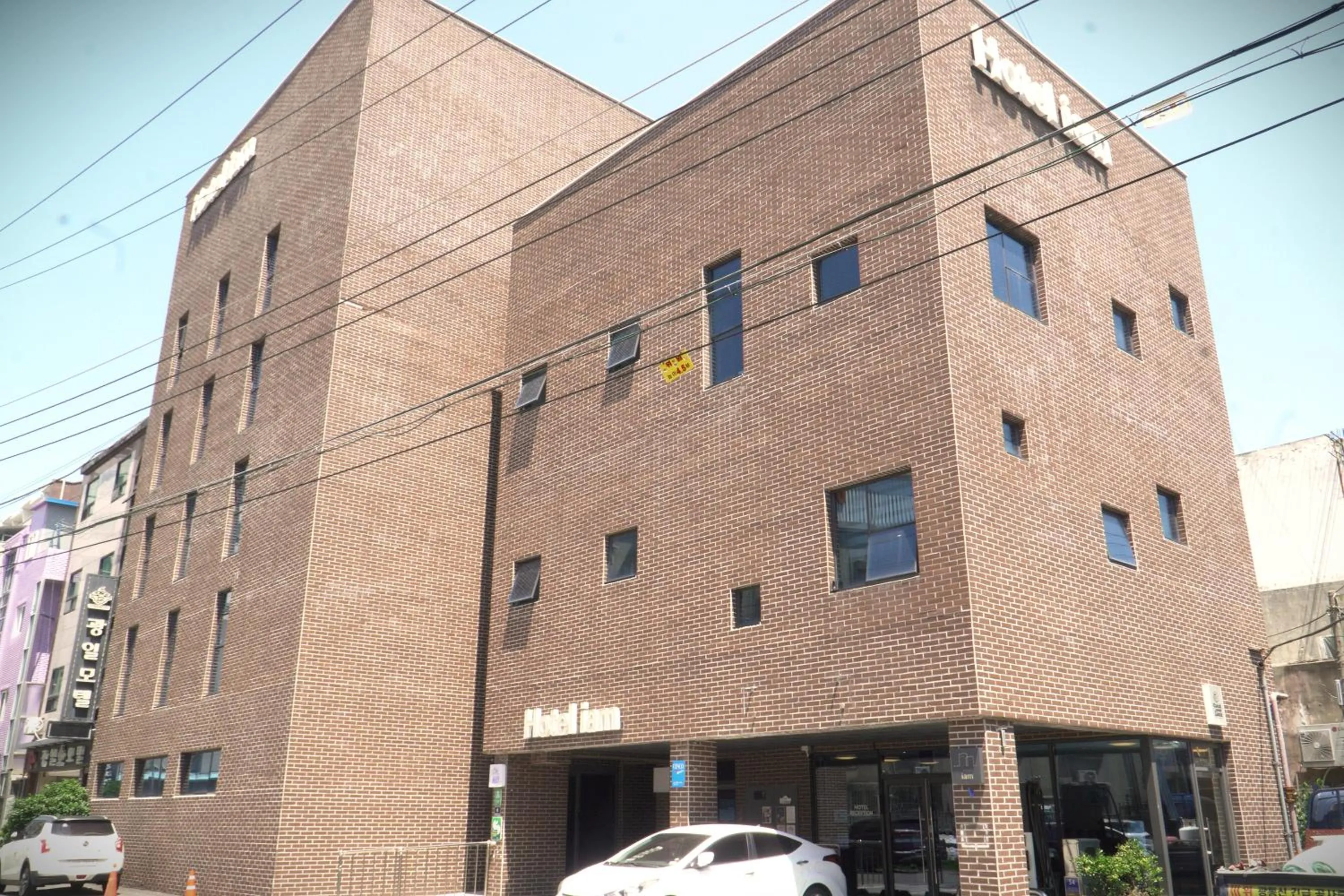 Property building in Hotel Iam