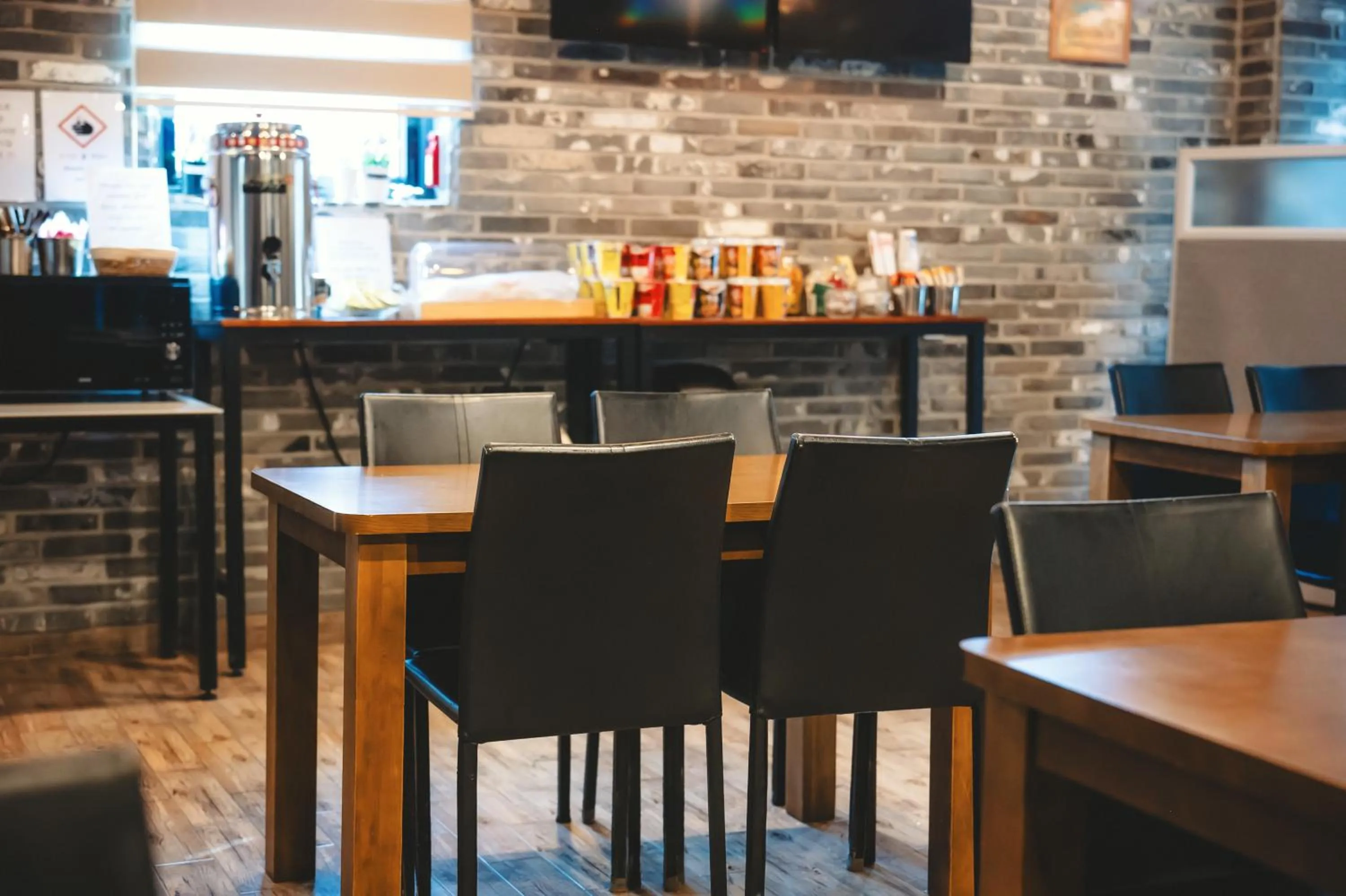 Restaurant/places to eat in Hotel Iam