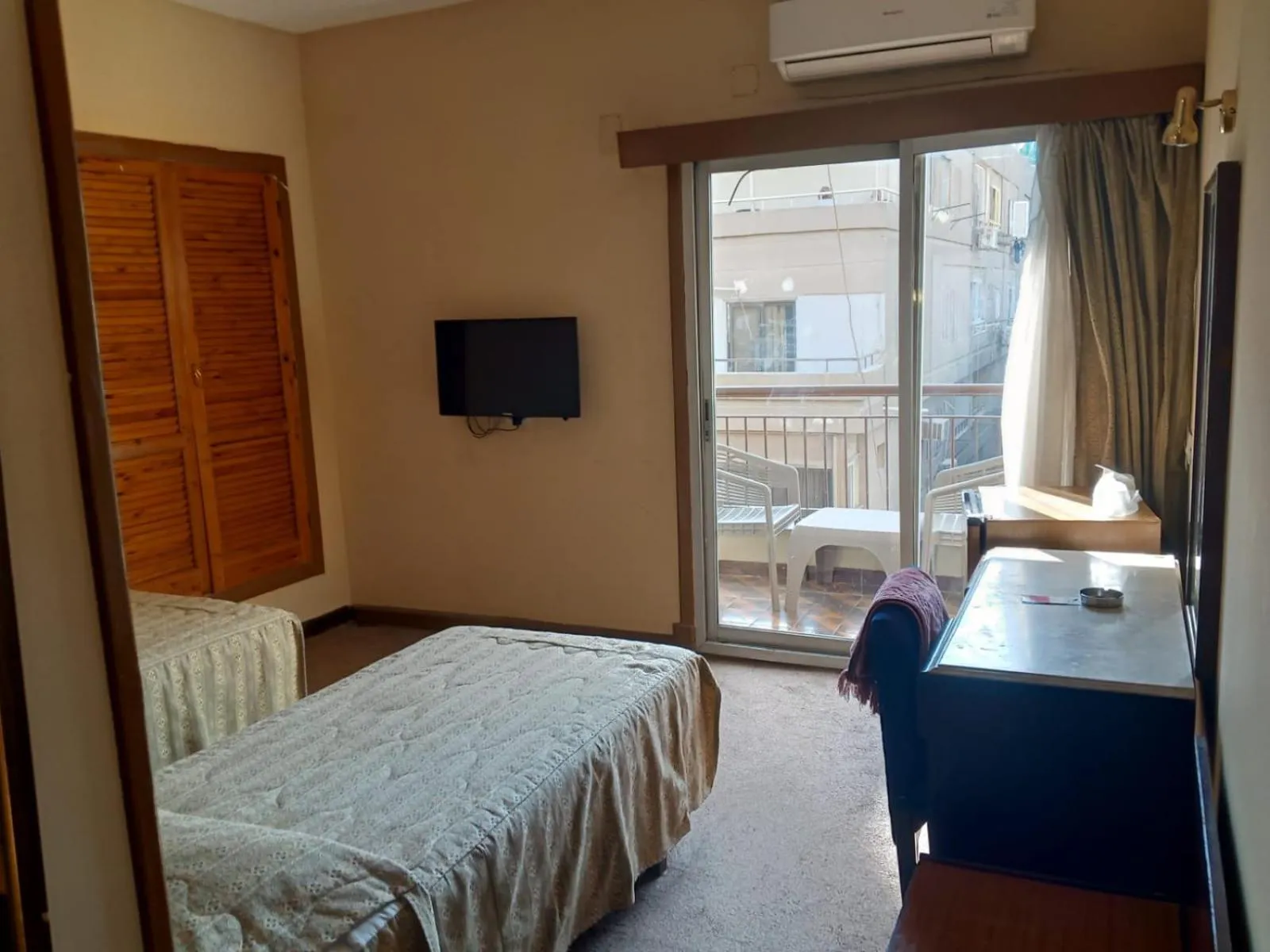 TV and multimedia, Bed in St George Hotel Cairo