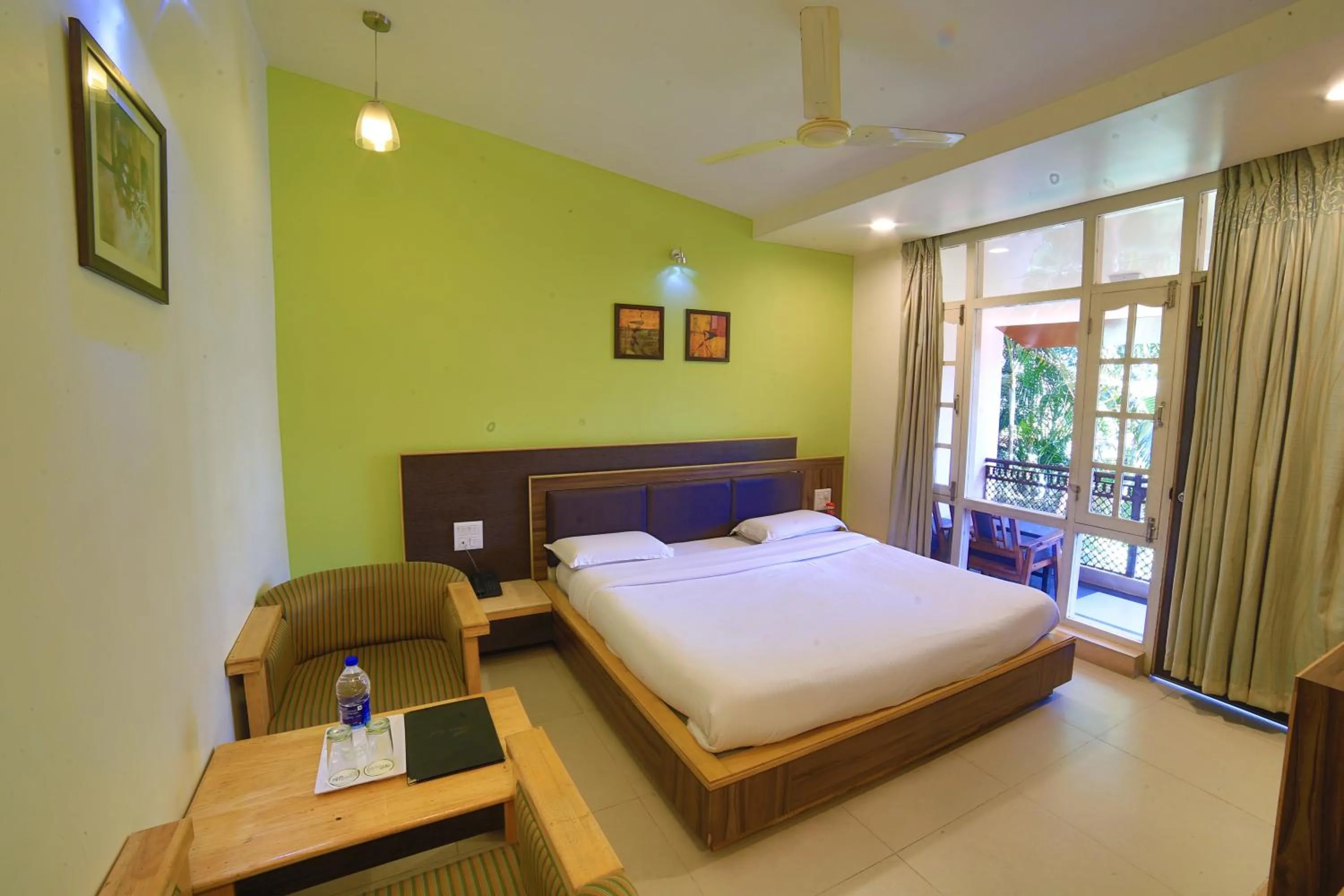 Photo of the whole room in Hotel Silver Oak