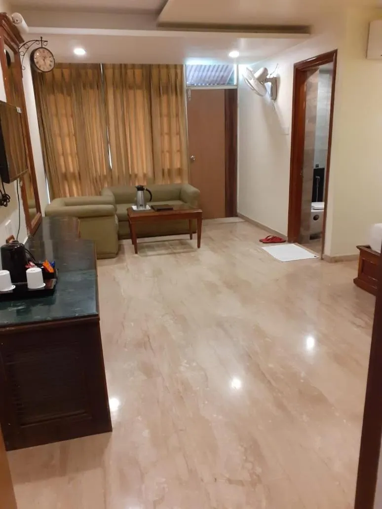 Photo of the whole room, Seating Area in Hotel Silver Oak